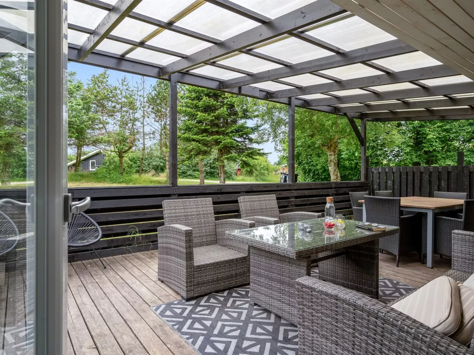 "Elmira" - 555m from the sea-Buiten