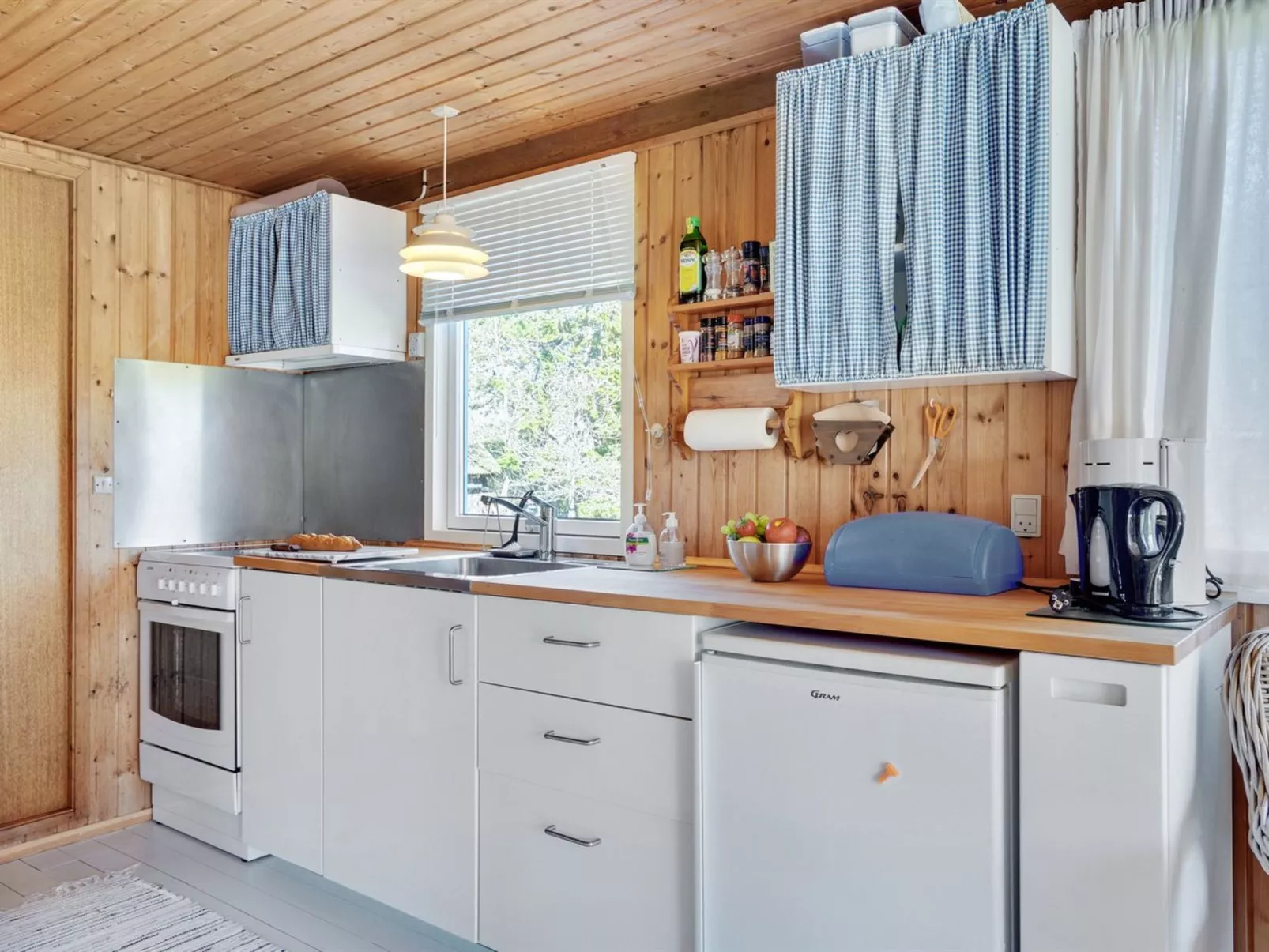 "Julla" - 1.5km from the sea-Binnen