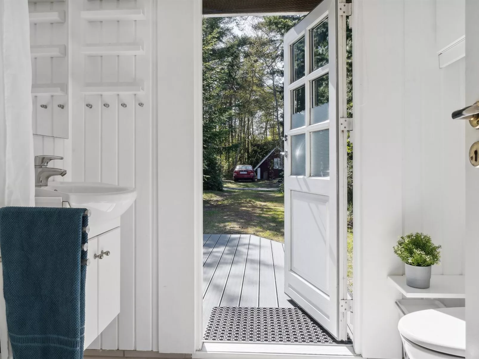 "Arild" - 10m from the sea-Binnen