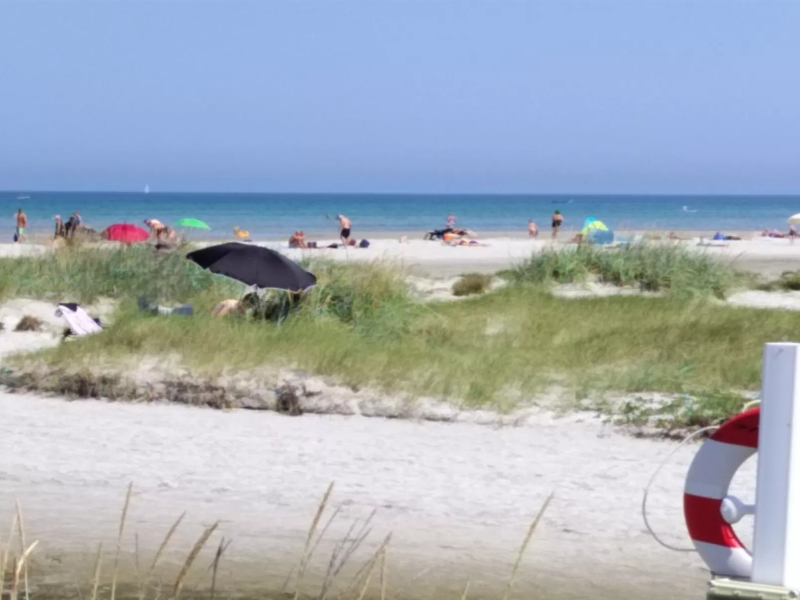 "Line" - 10m from the sea-Buiten