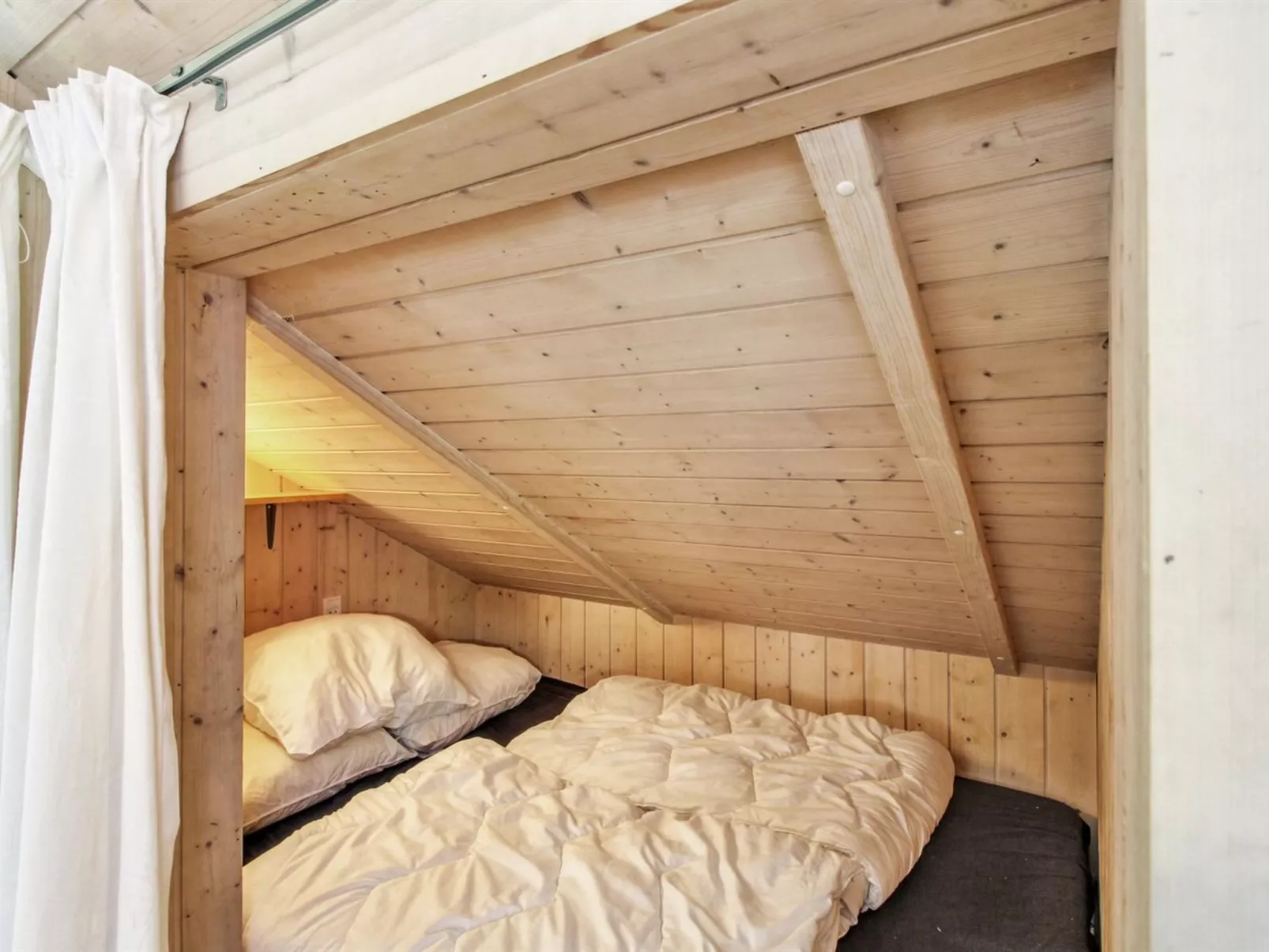 "Ellica" - 50km from the sea-Binnen