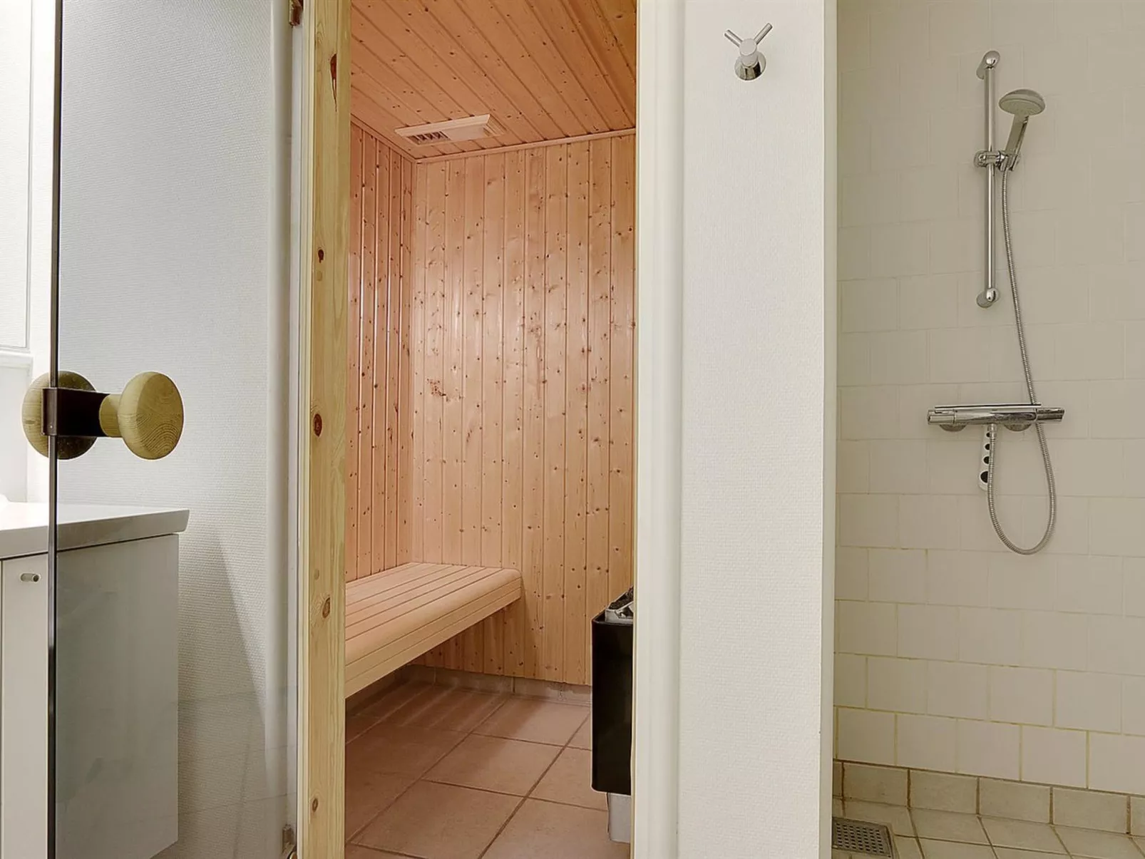 "Terina" - 5m from the sea-Binnen