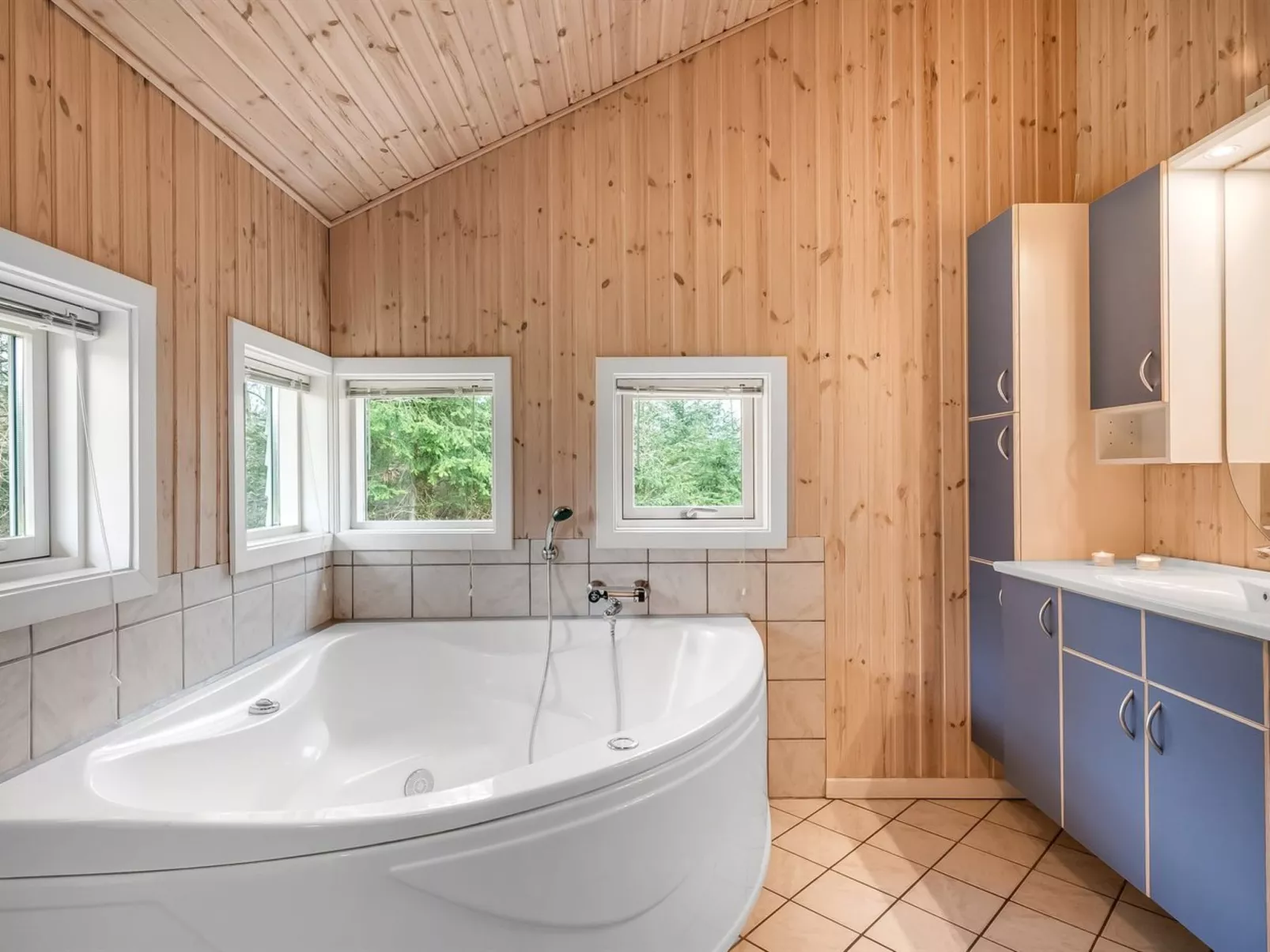 "Sesto" - 300m to the fjord-Binnen