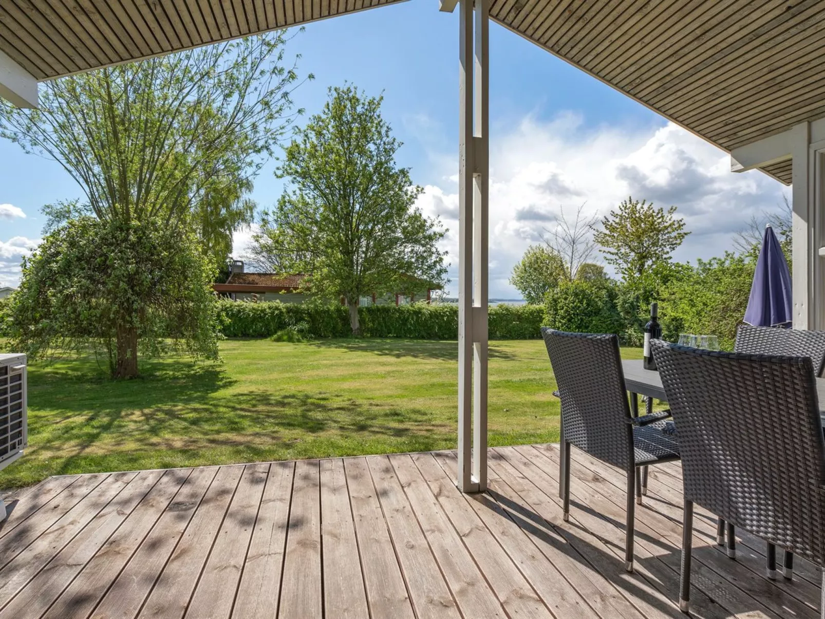 "Denahi" - 400m to the fjord-Buiten