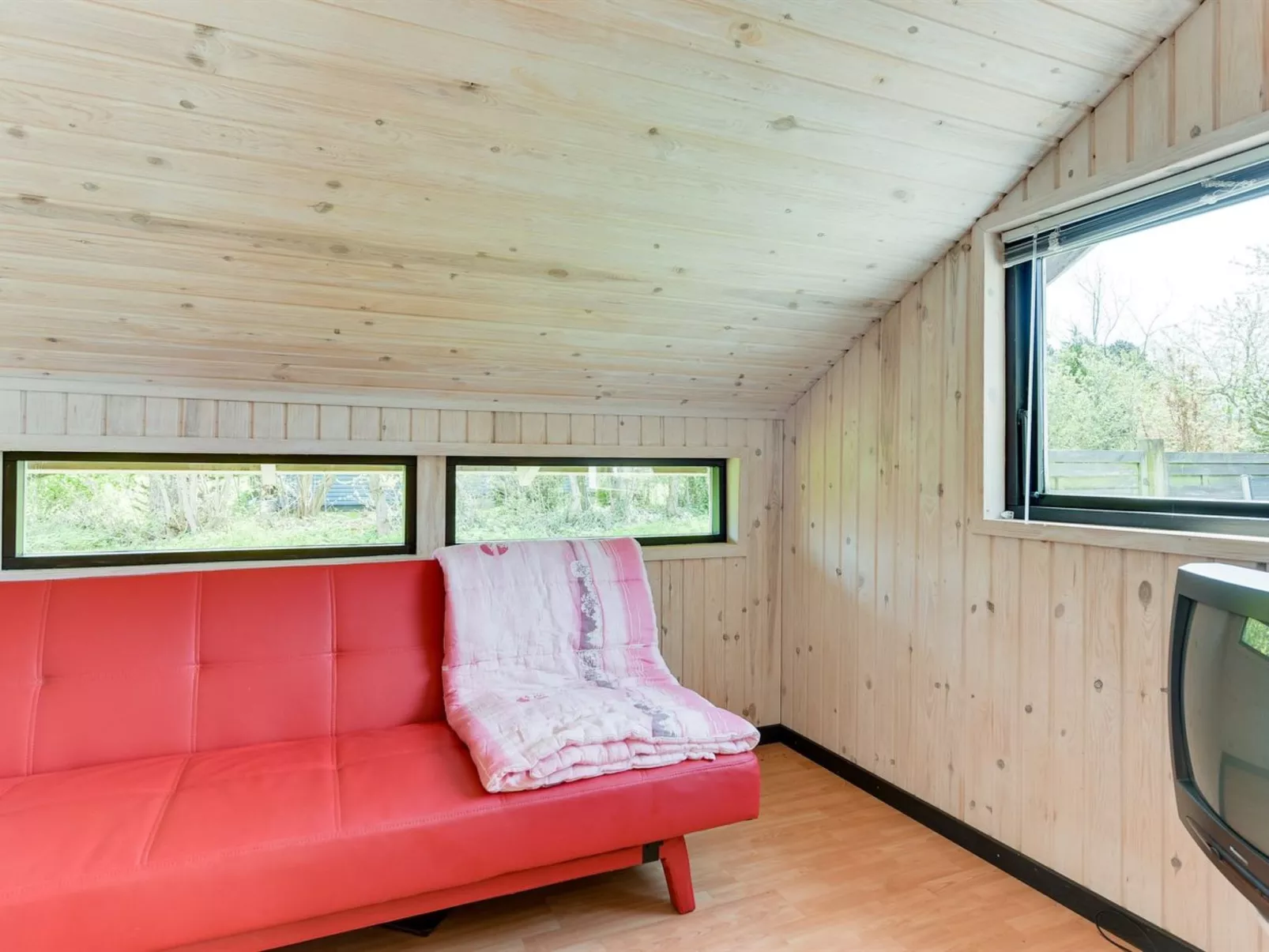 "Henna" - 550m to the fjord-Binnen