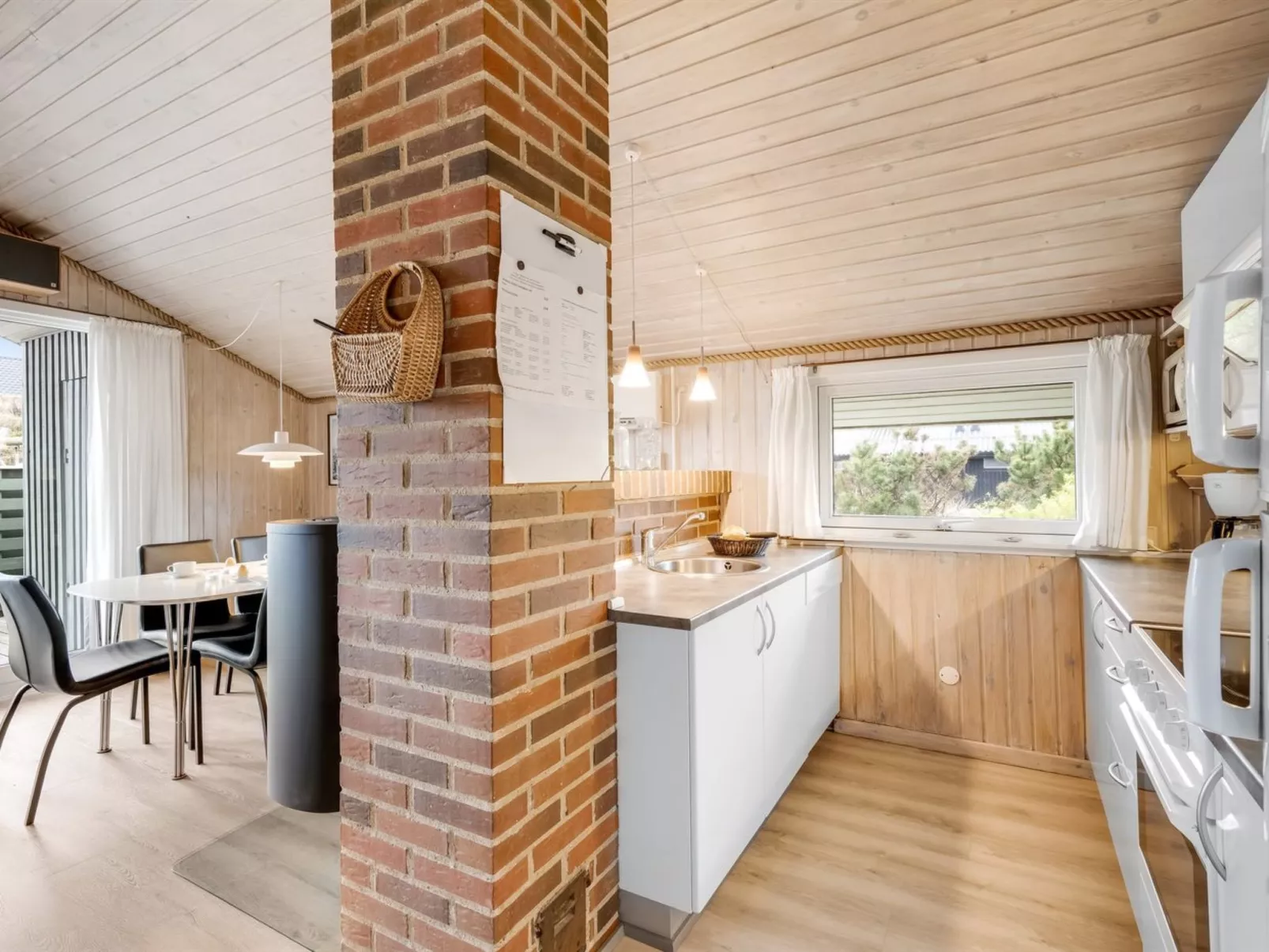 "Unni" -  from the sea-Binnen