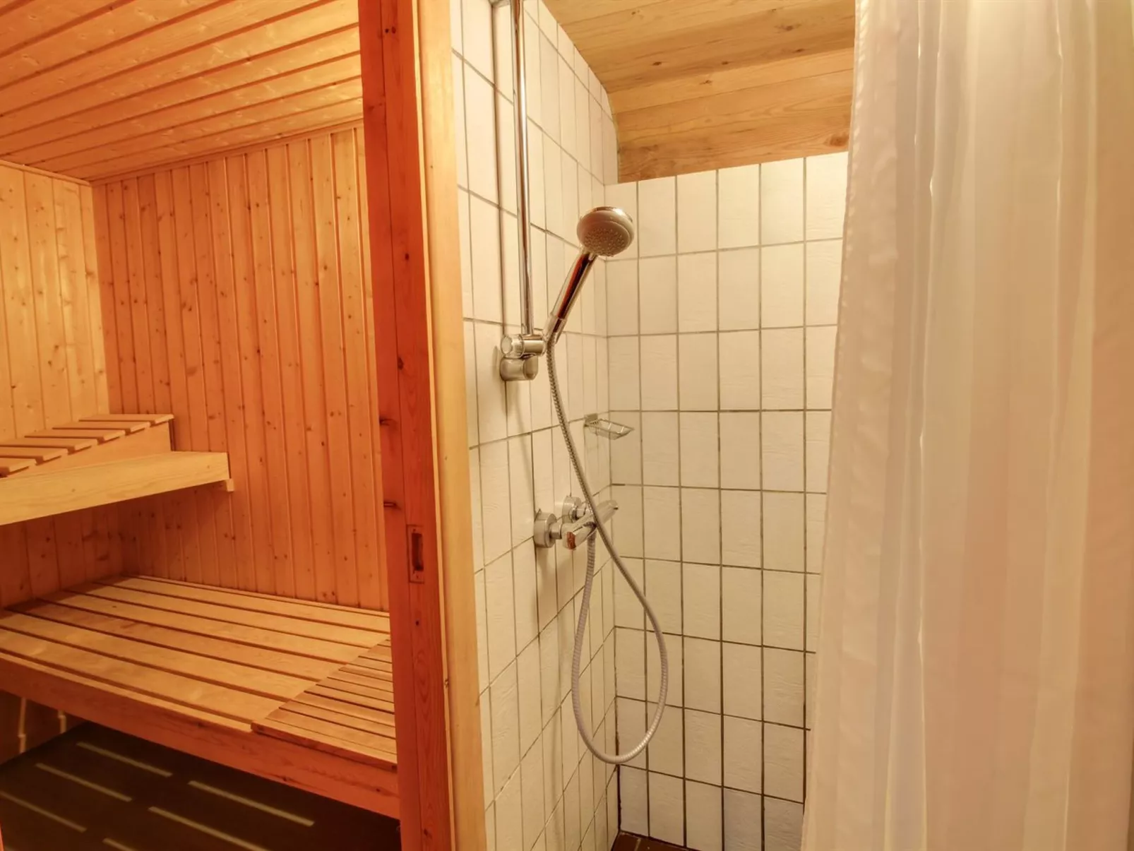 "Tofi" - 400m from the sea-Binnen