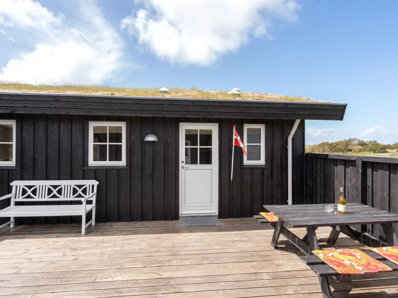 "Driss" - 500m from the sea-Buiten