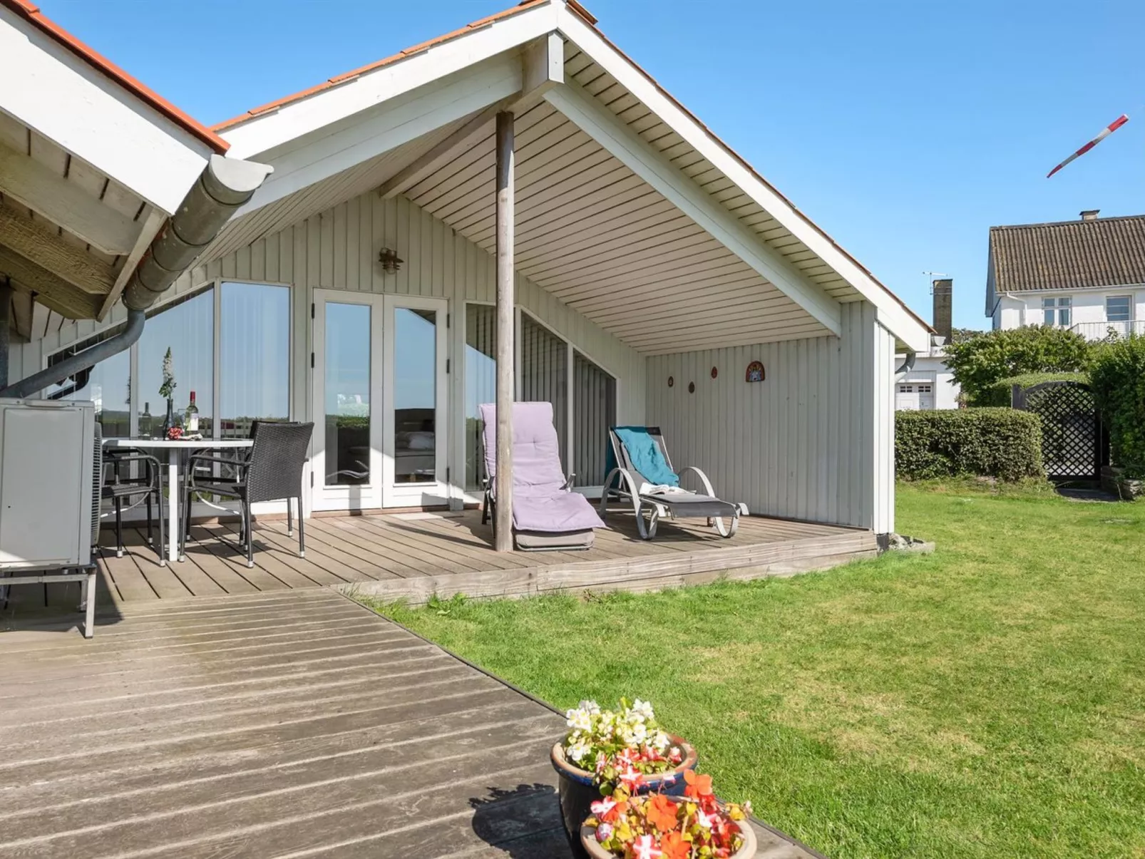 "Katrina" - 50m to the fjord-Buiten