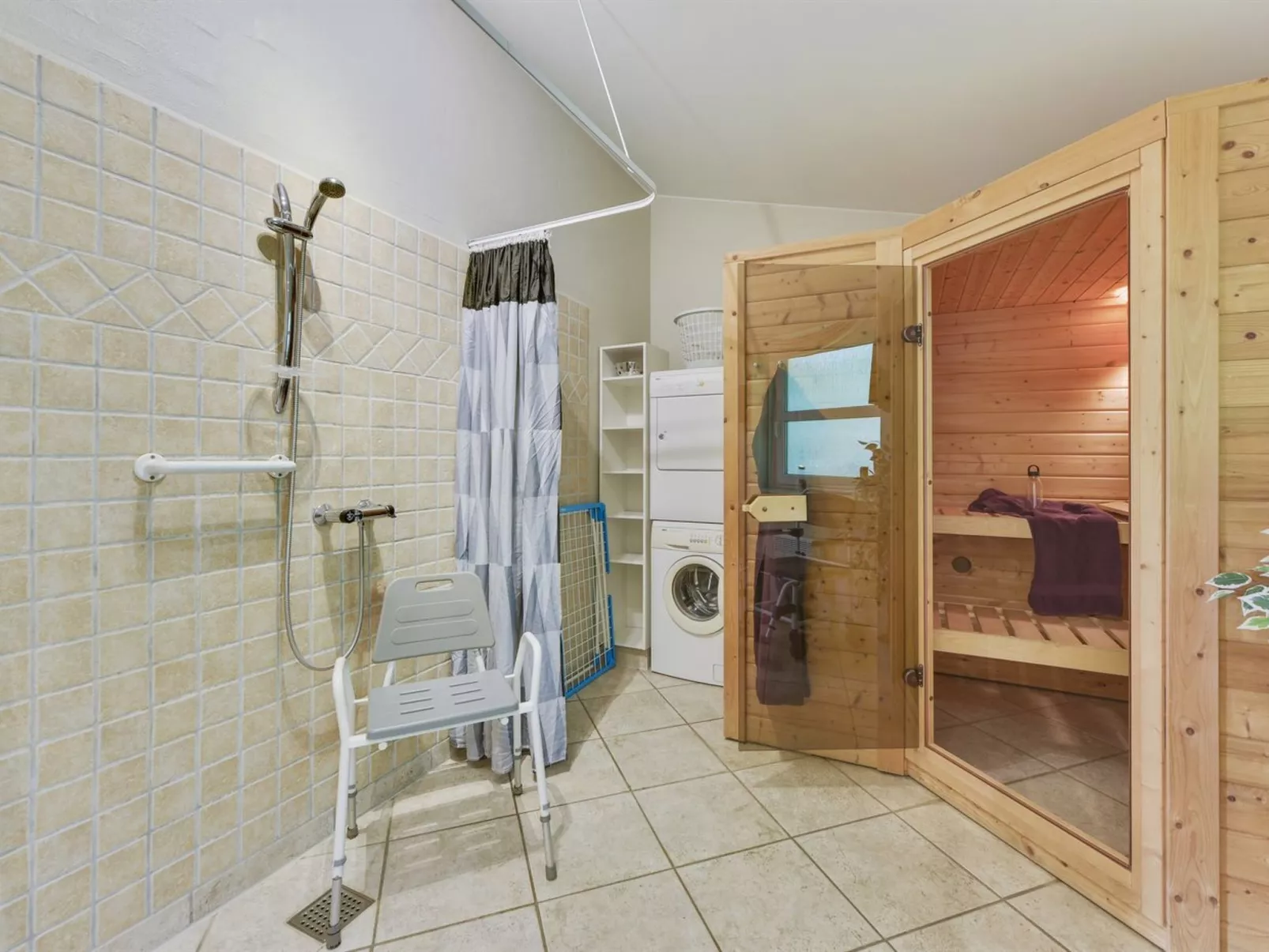 "Najdenka" - 25km from the sea-Binnen