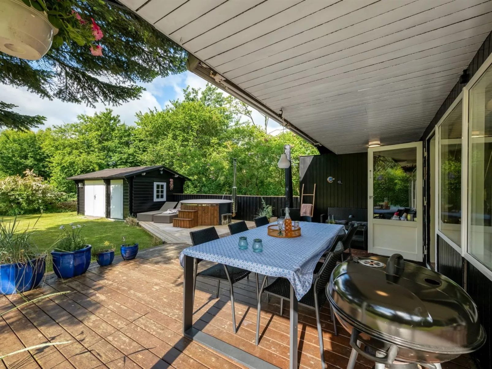 "Nelina" - 950m to the fjord-Buiten