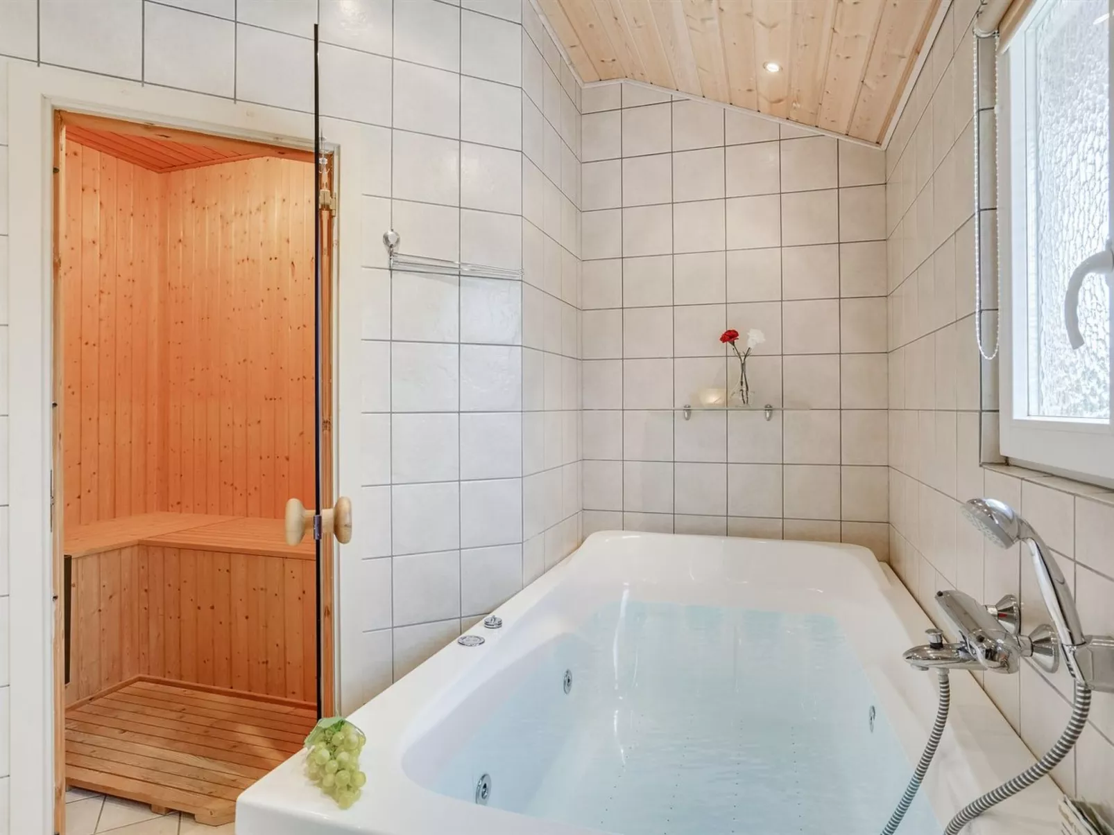 "Elsemarie" - 1.4km to the fjord-Binnen