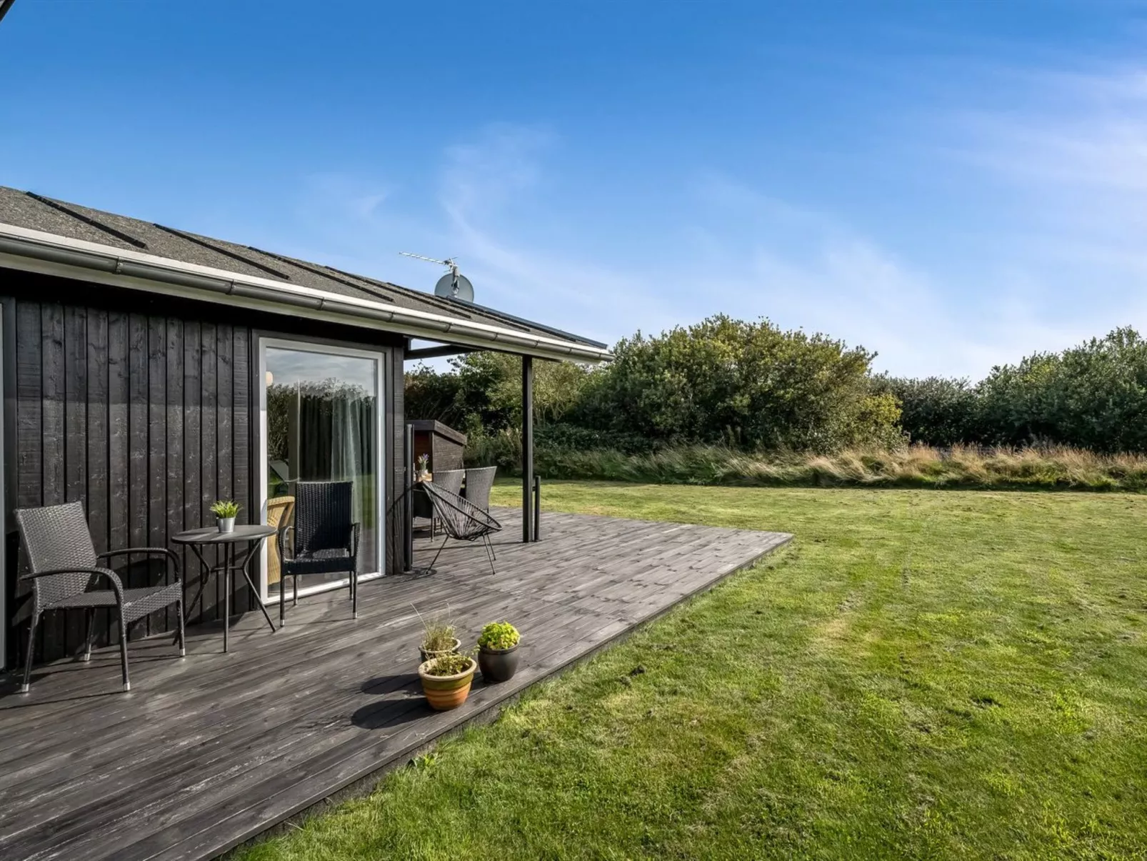 "Holm" - 700m to the fjord-Buiten