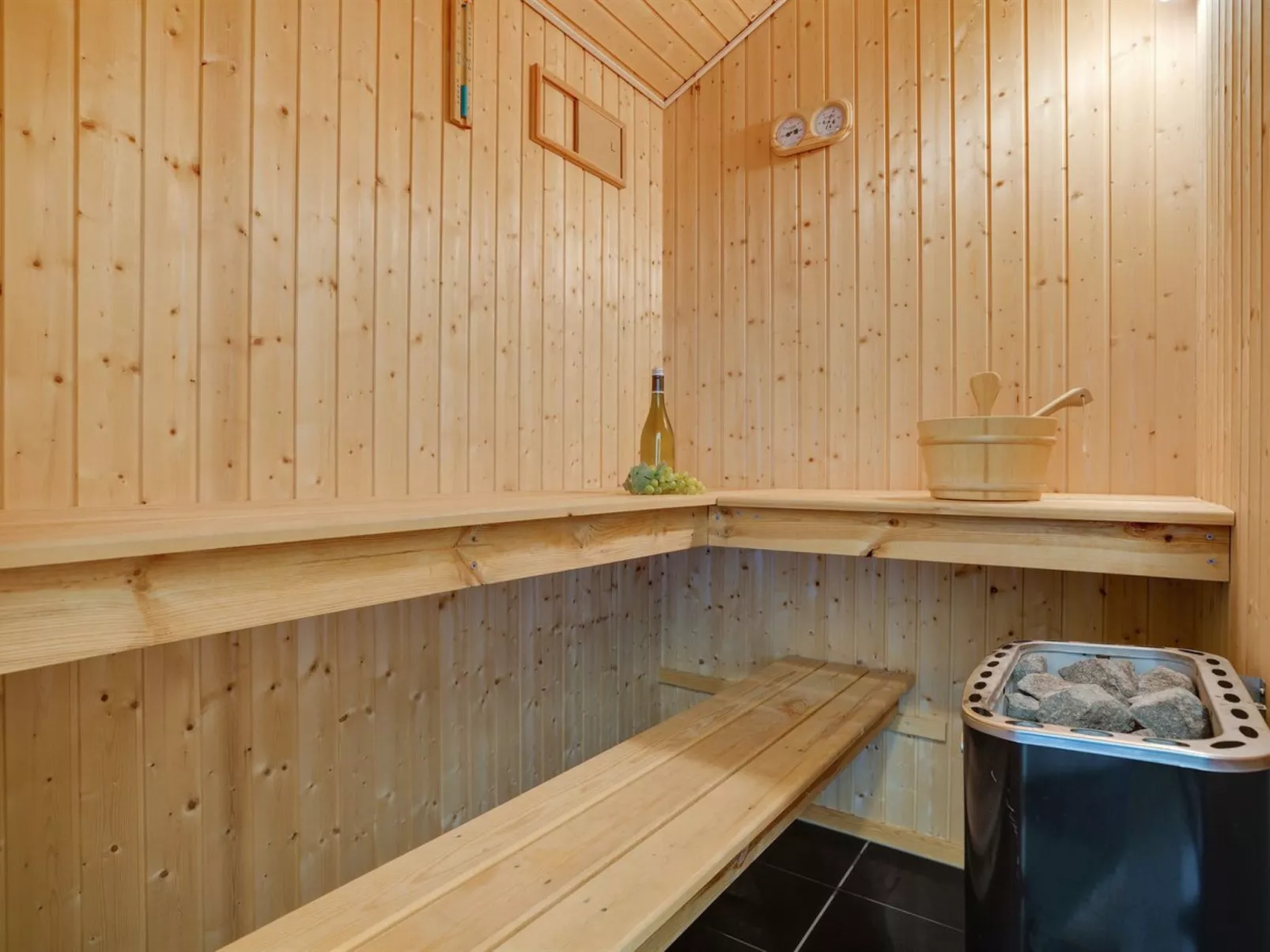 "Ebbi" - 36km from the sea-Binnen