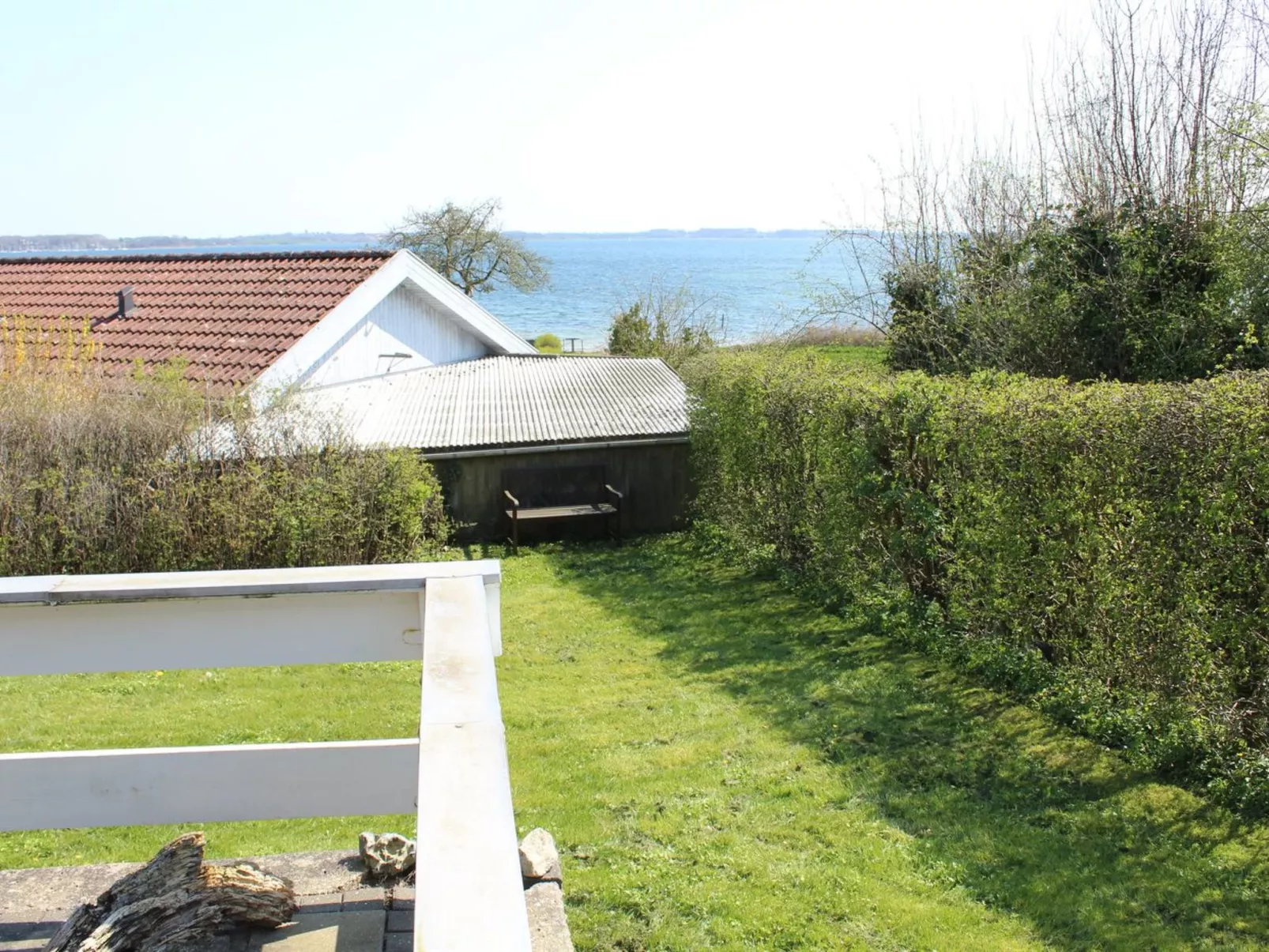 "Tekla" - 70m to the fjord-Buiten