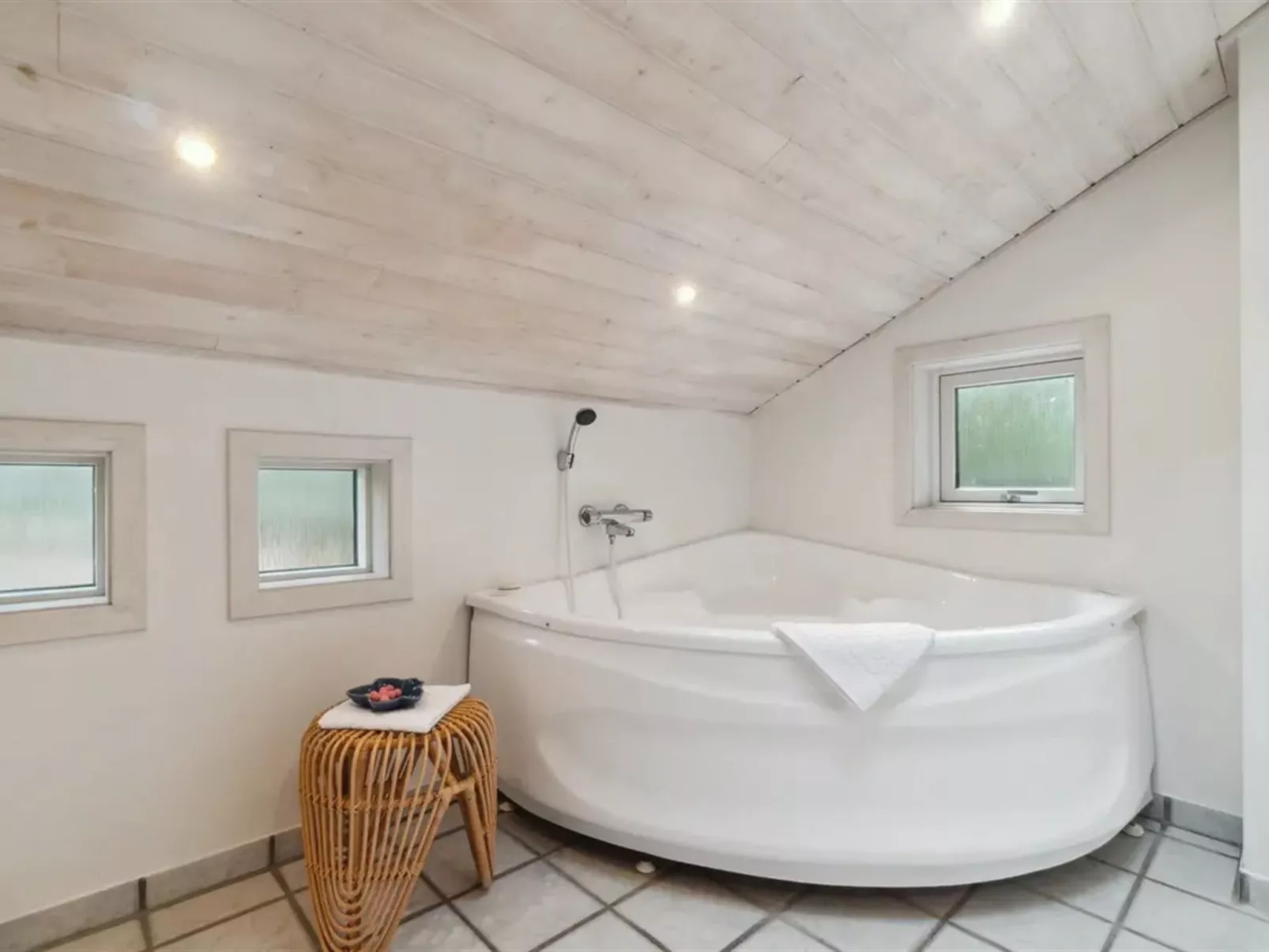 "Micaela" - 450m from the sea-Binnen