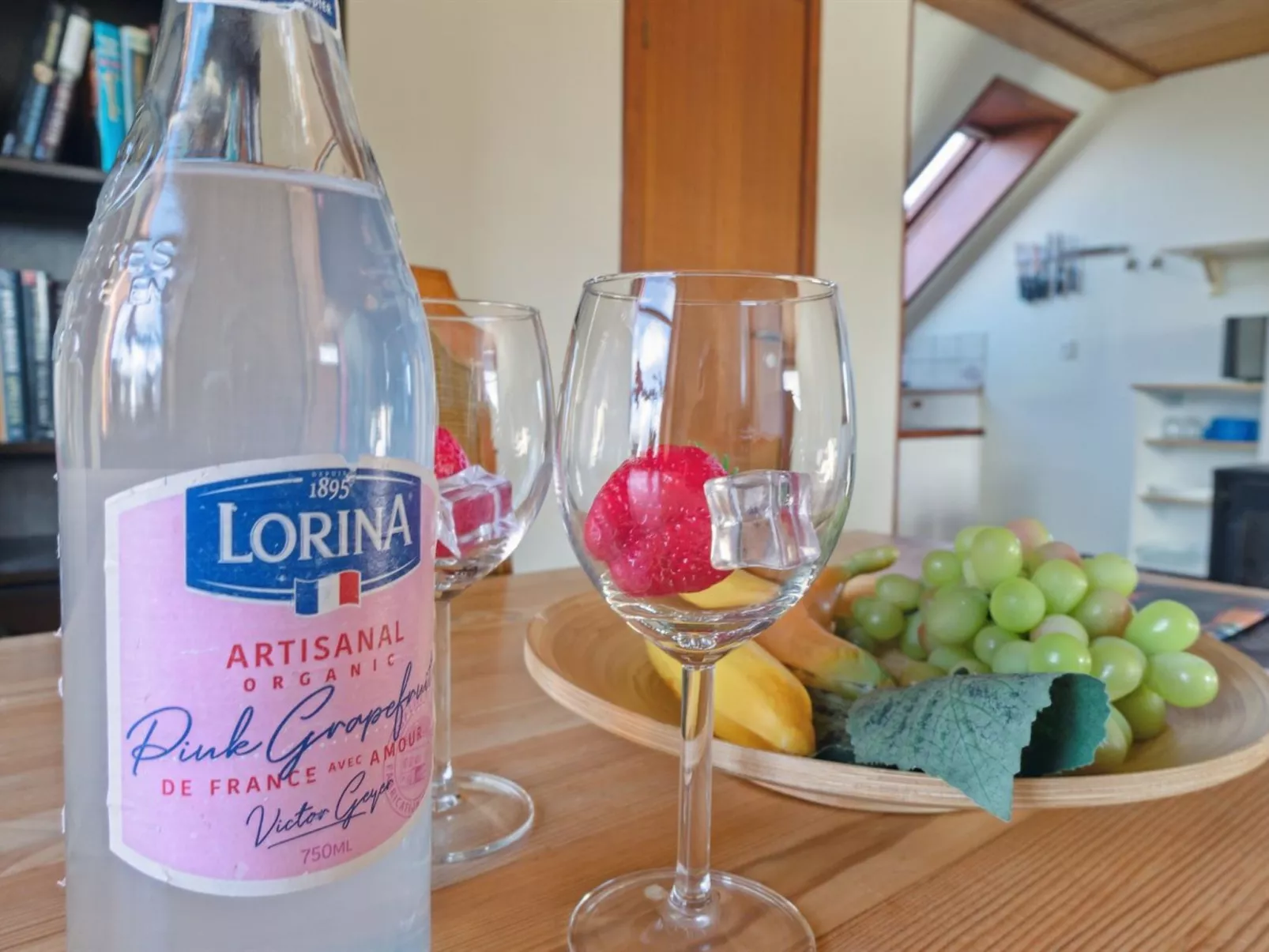 "Thera" - 5km from the sea-Binnen