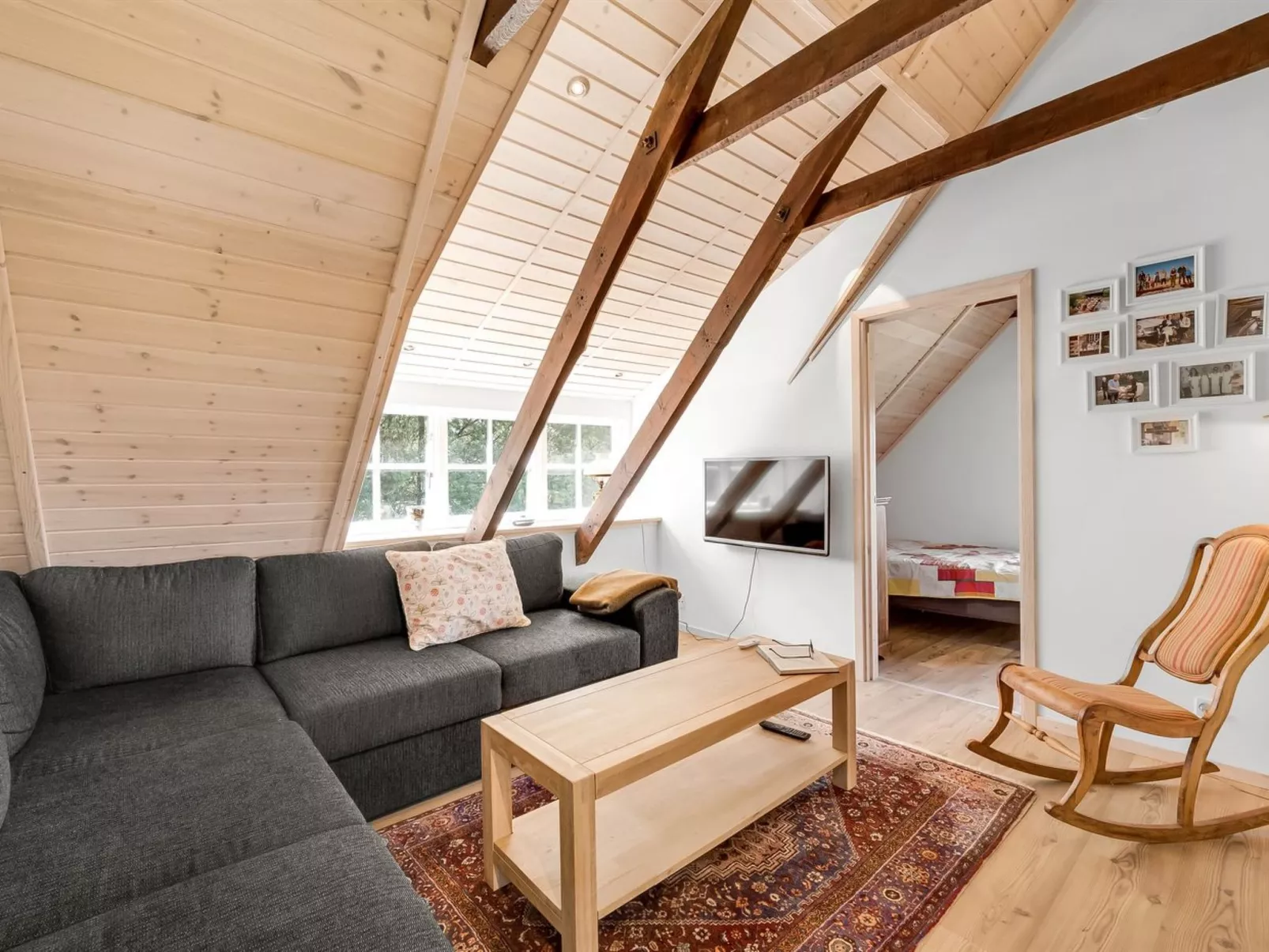 "Enya" - 1.2km from the sea-Binnen