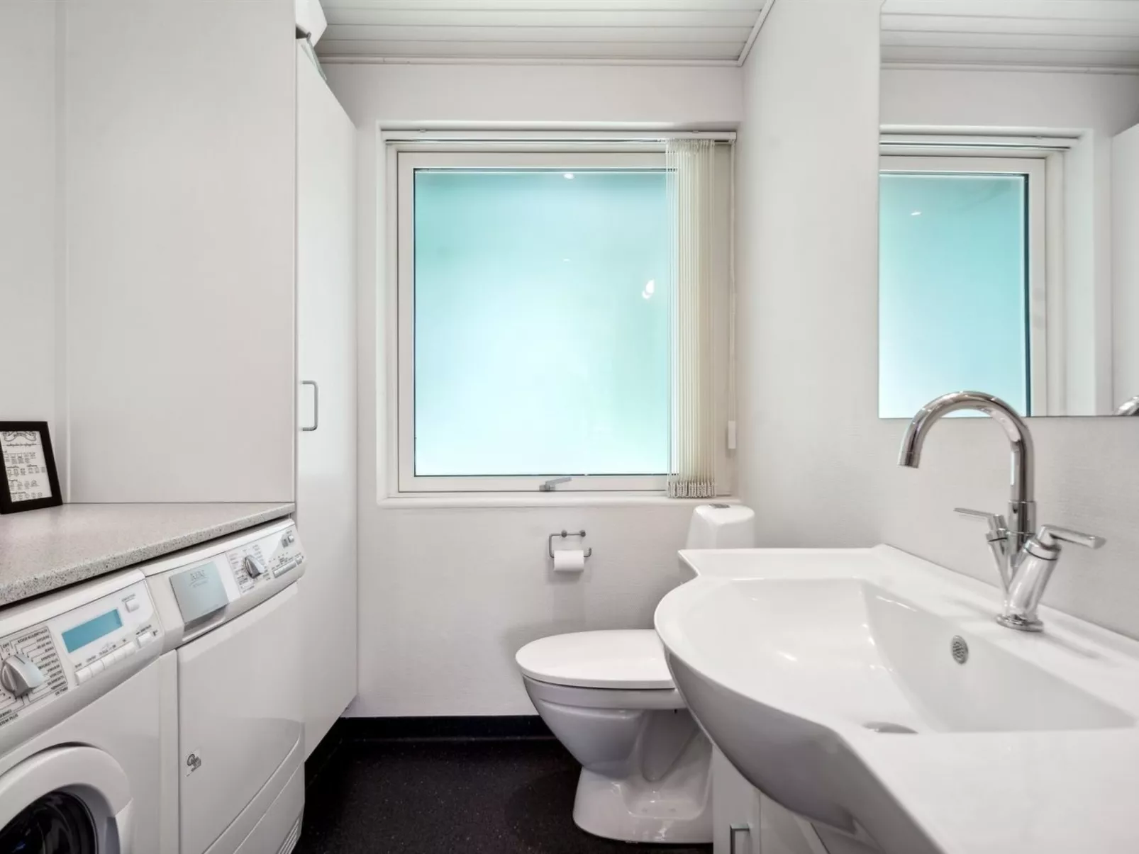 "Ingebrit" - 7km from the sea-Binnen