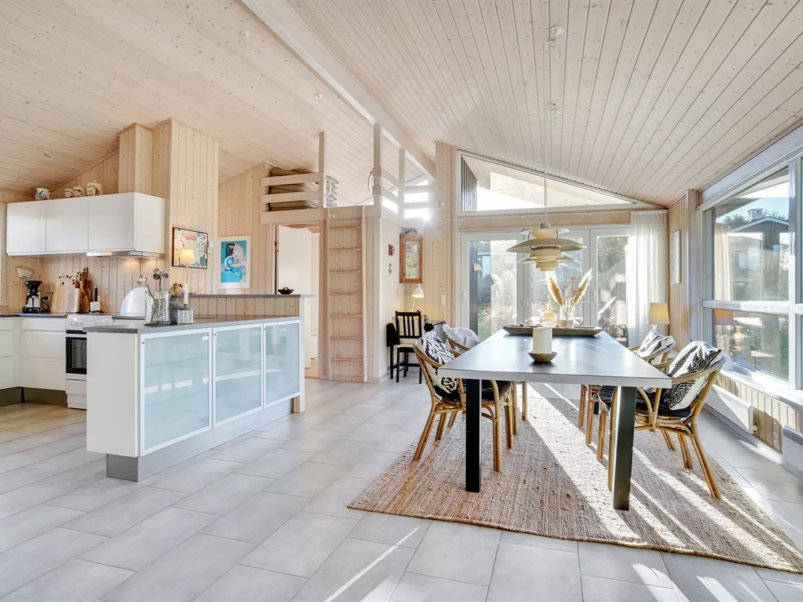 "Gun" - 450m from the sea-Binnen