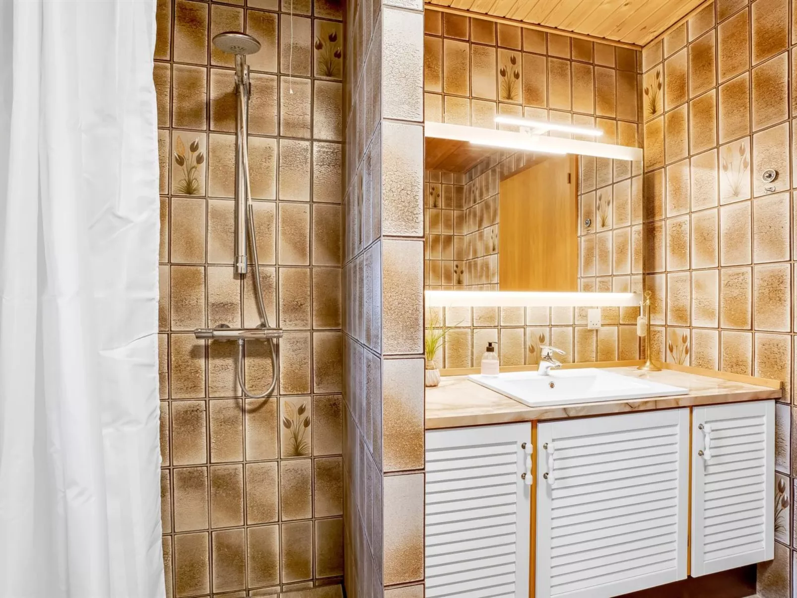 "Maleen" - 150m to the fjord-Binnen