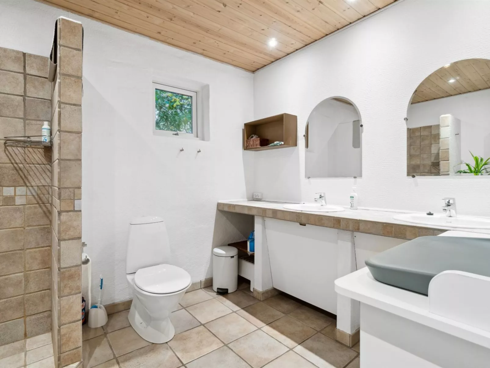 "Adrienne" - 6.4km from the sea-Binnen