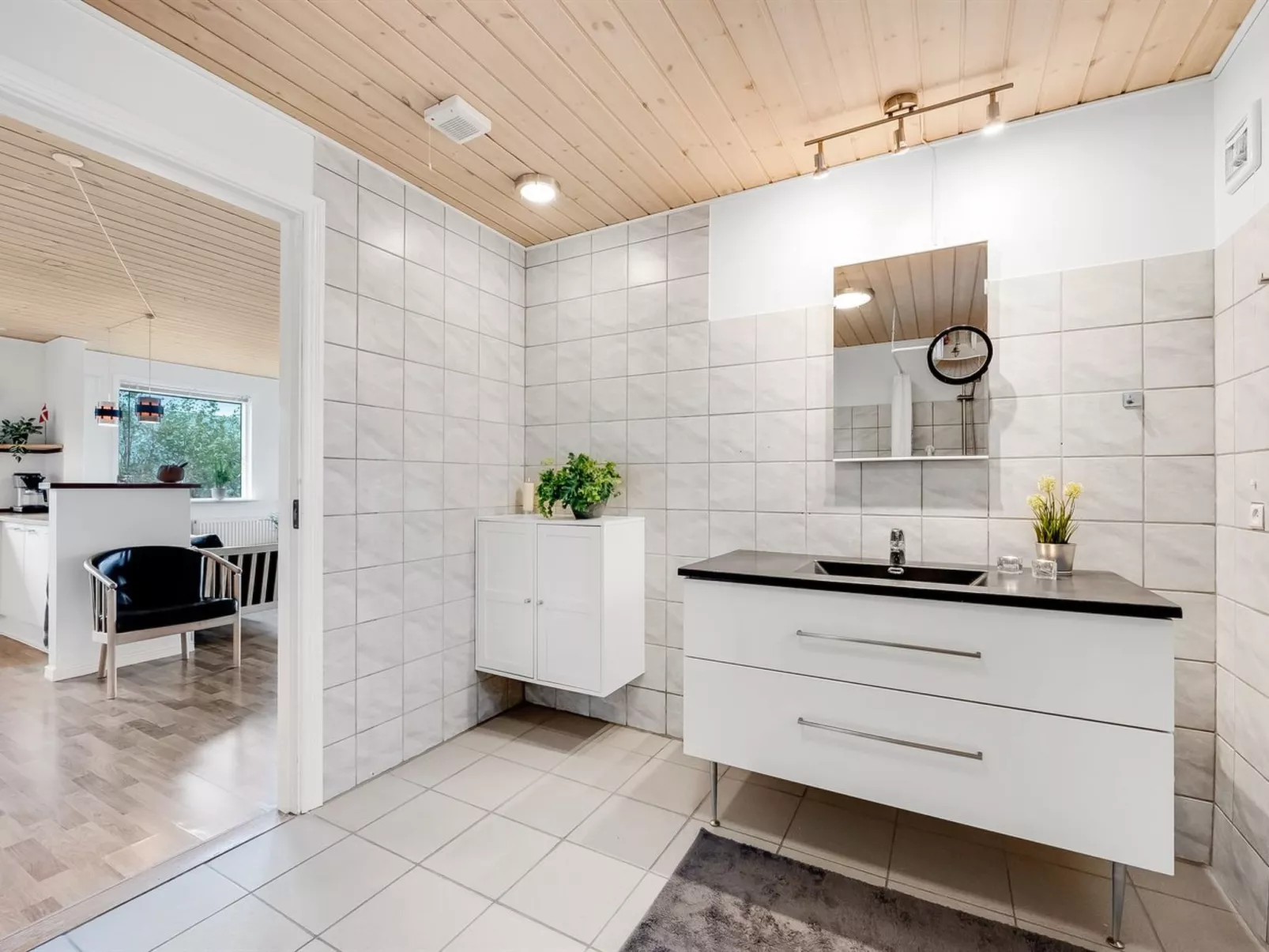 "Ensio" - 300m to the fjord-Binnen