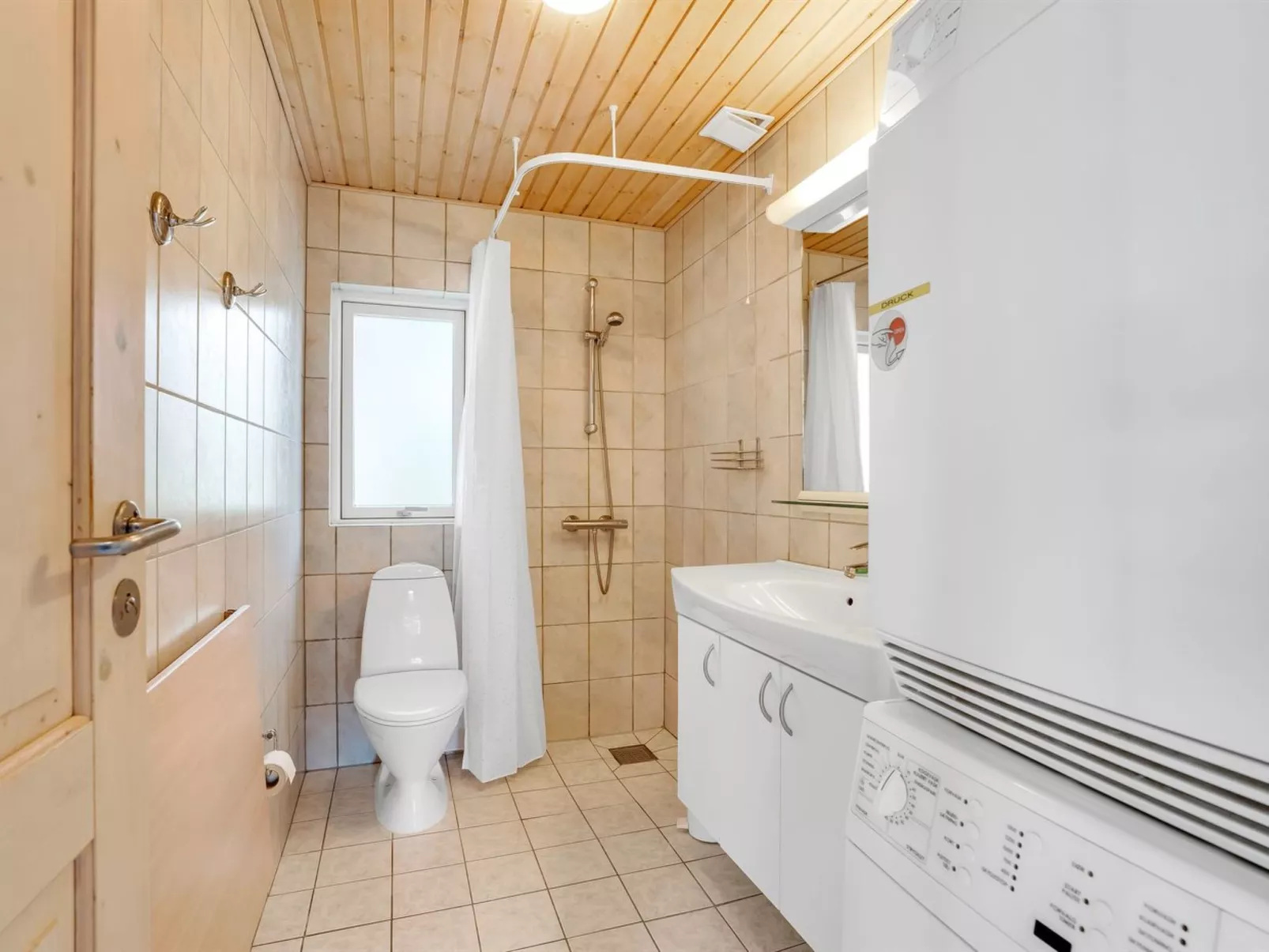 "Gravers" - 100m from the sea-Binnen