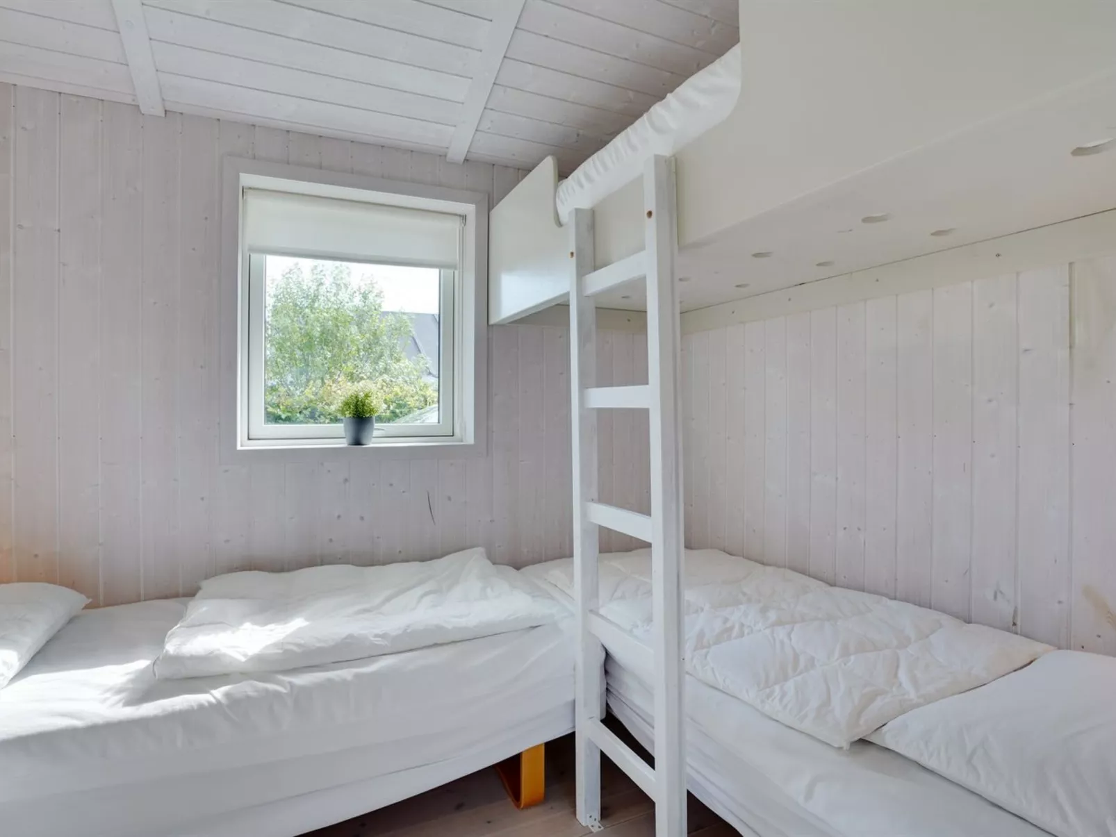 "Liutulf" - 40m from the sea-Binnen