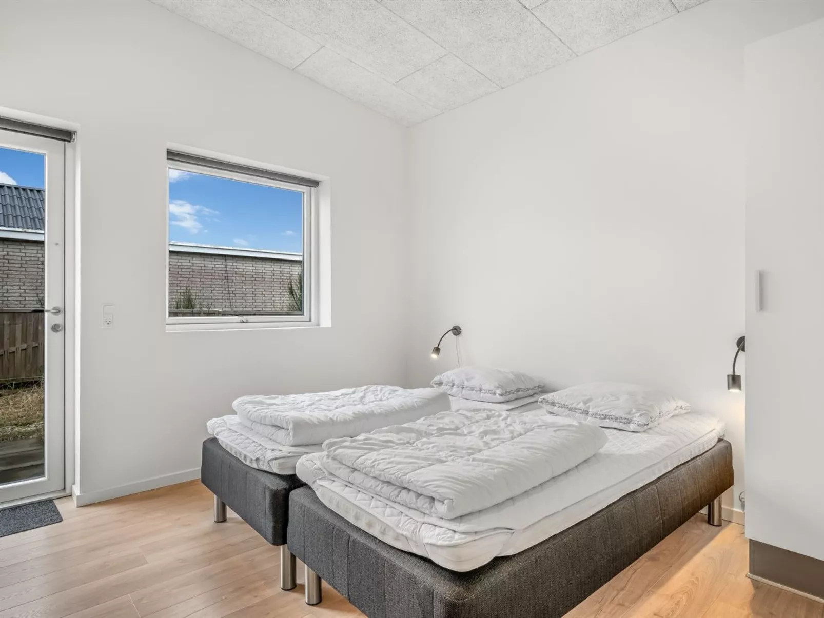 "Clarabelle" - 1.2km from the sea-Binnen