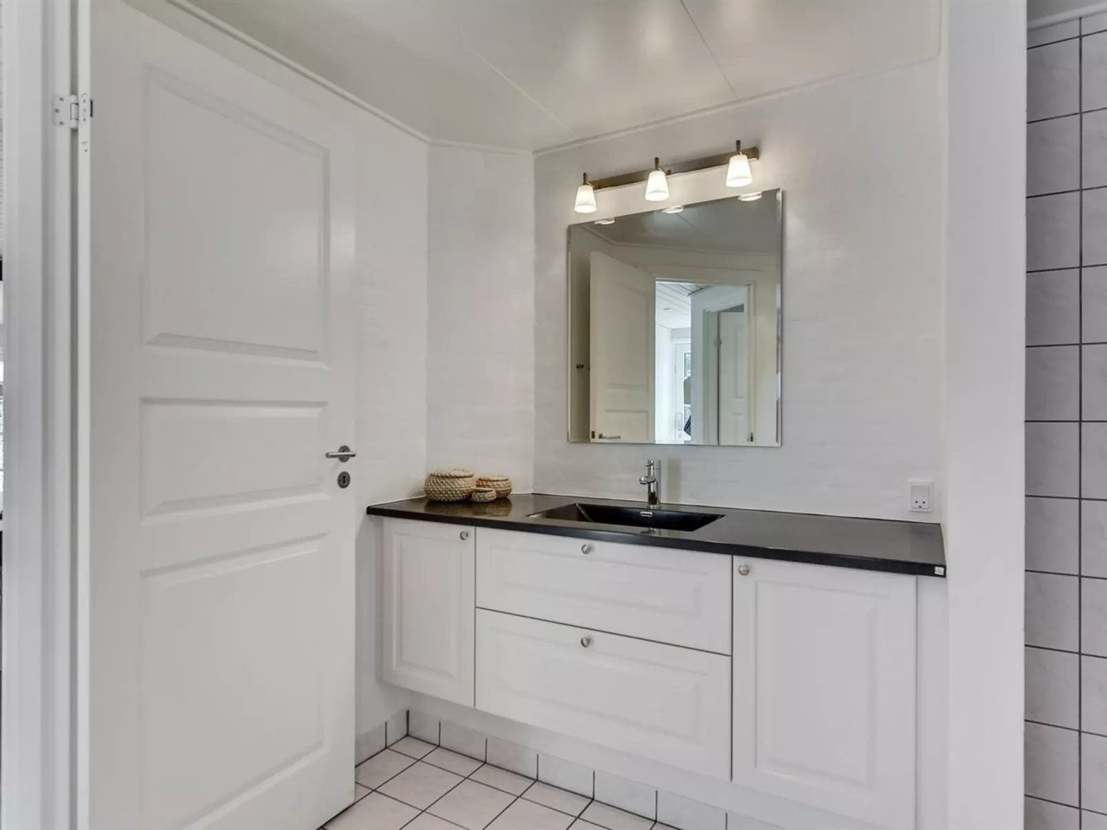 "Raili" - 1.5km from the sea-Binnen