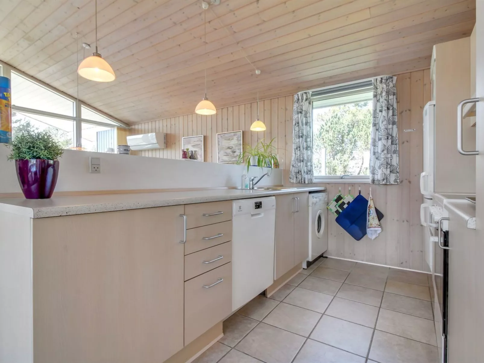 "Nadia" - 1.7km from the sea-Binnen