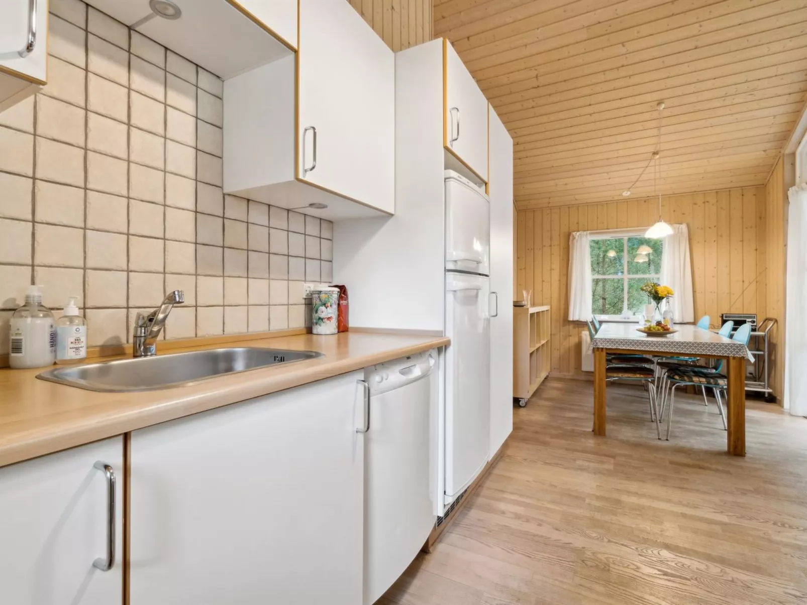 "Ava" - 850m from the sea-Binnen