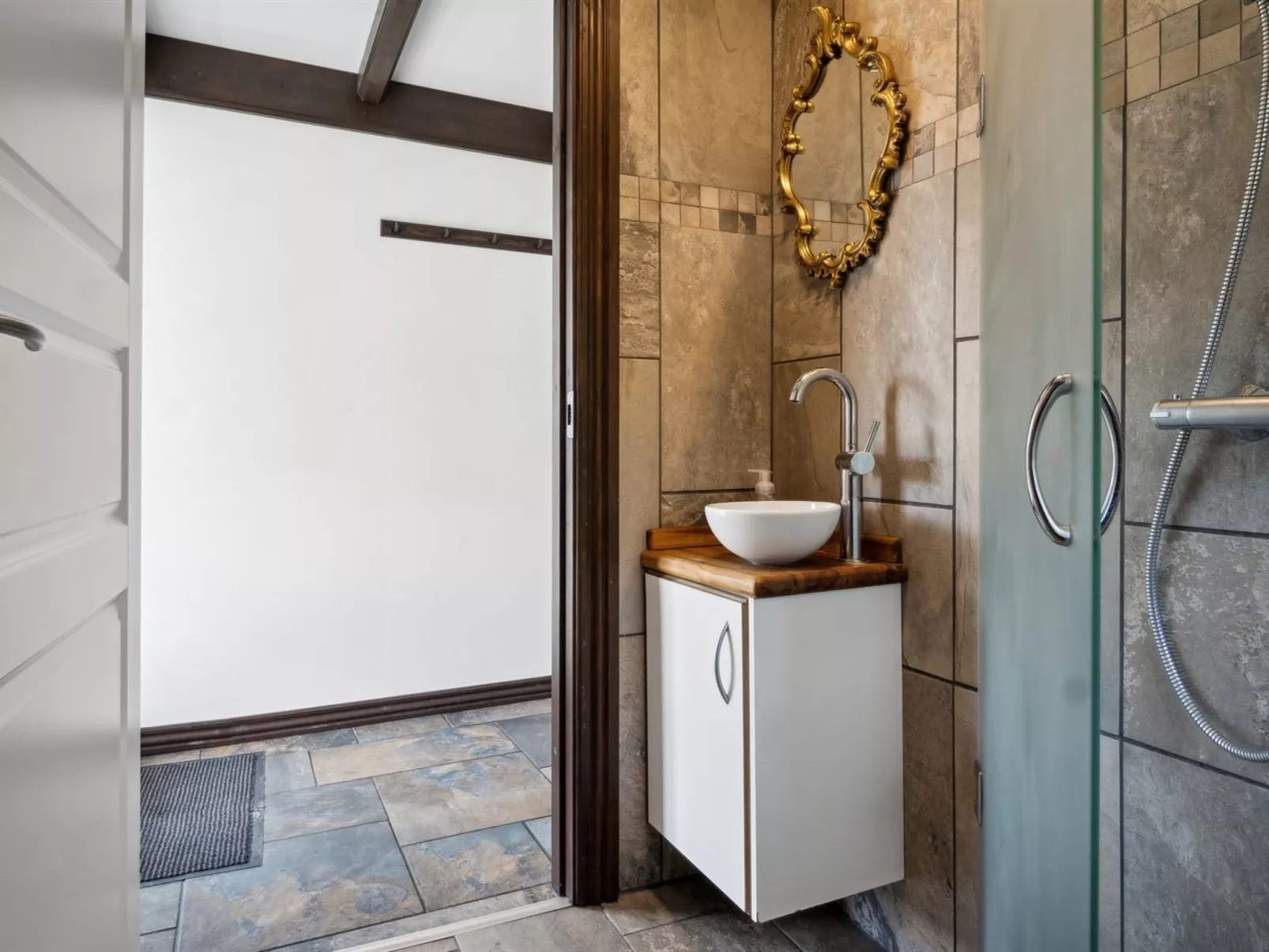 "Sippora" - 29km from the sea-Binnen