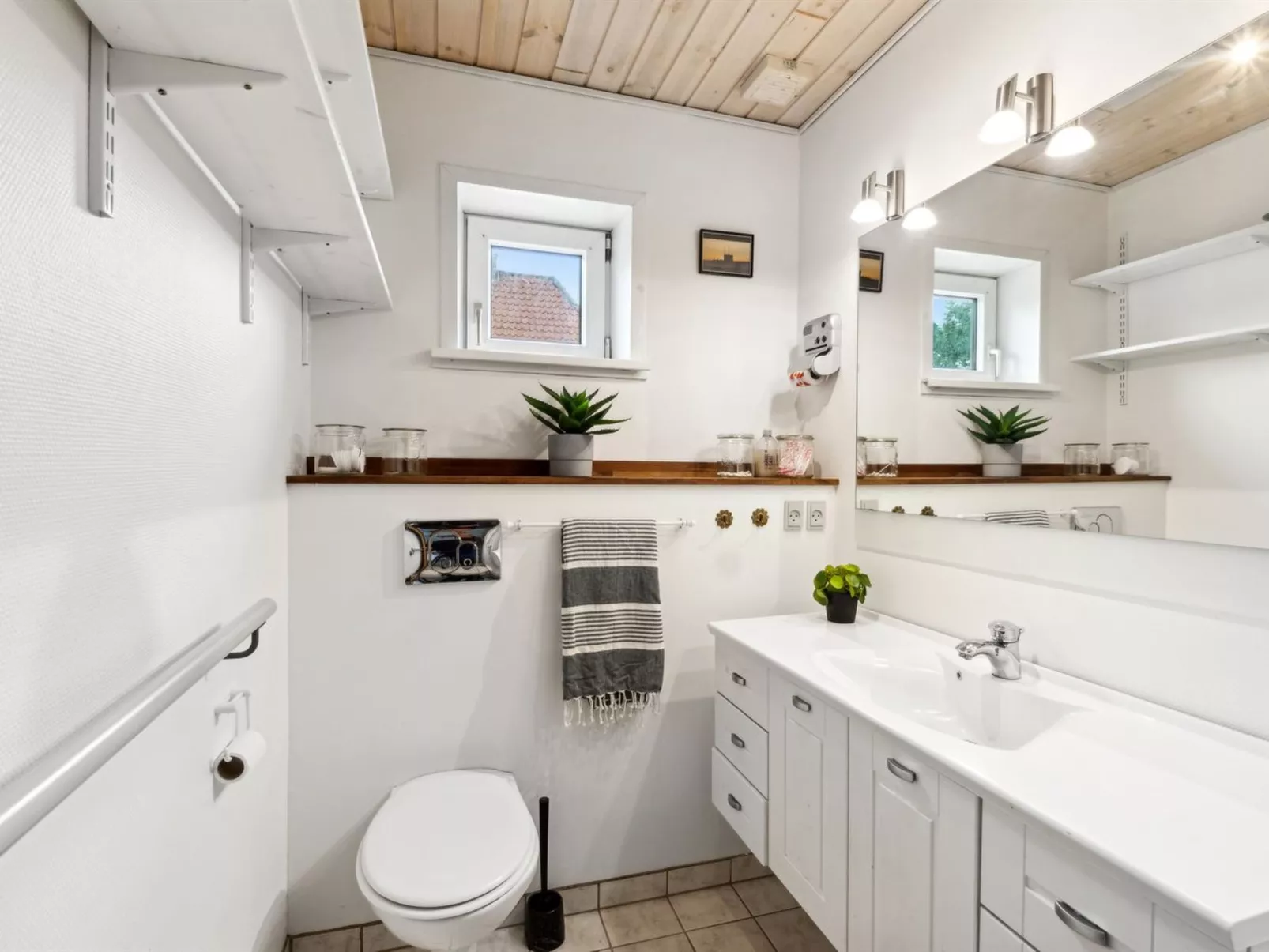 "Janin" - 400m from the sea-Binnen