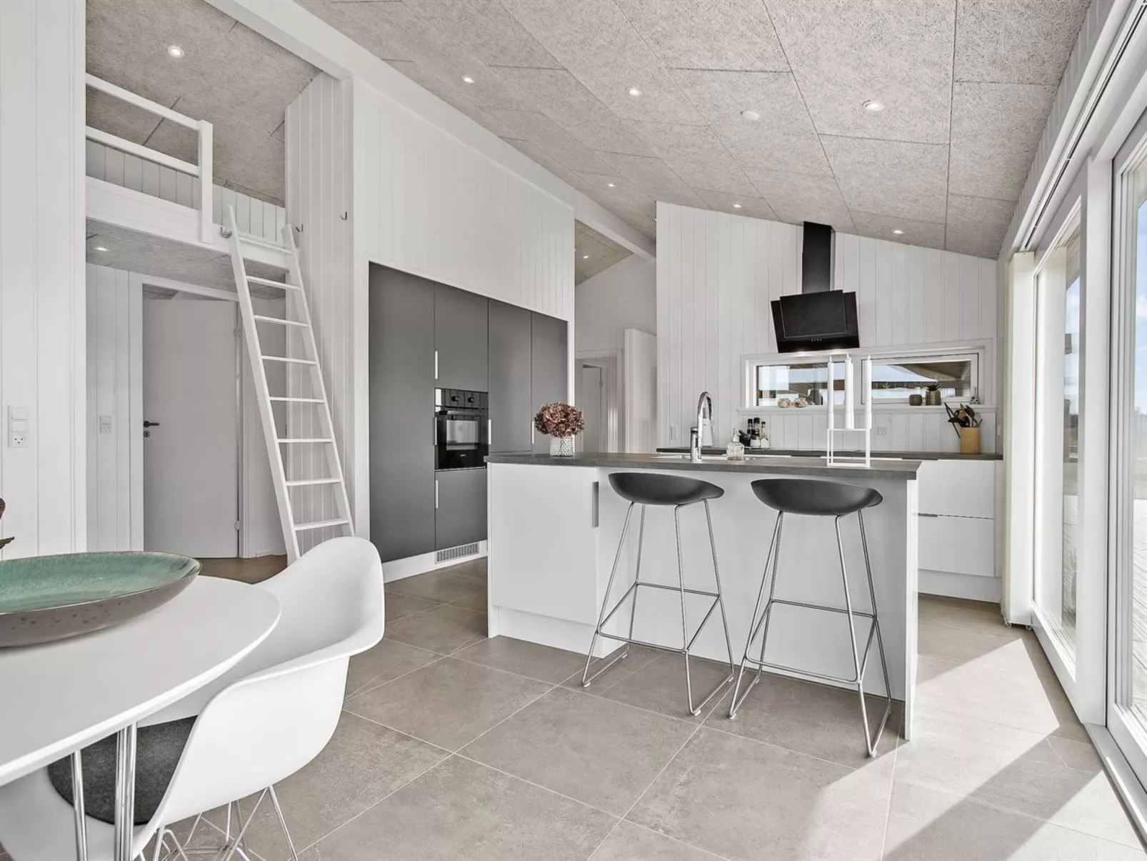 "Frithbjorn" - 900m from the sea-Binnen