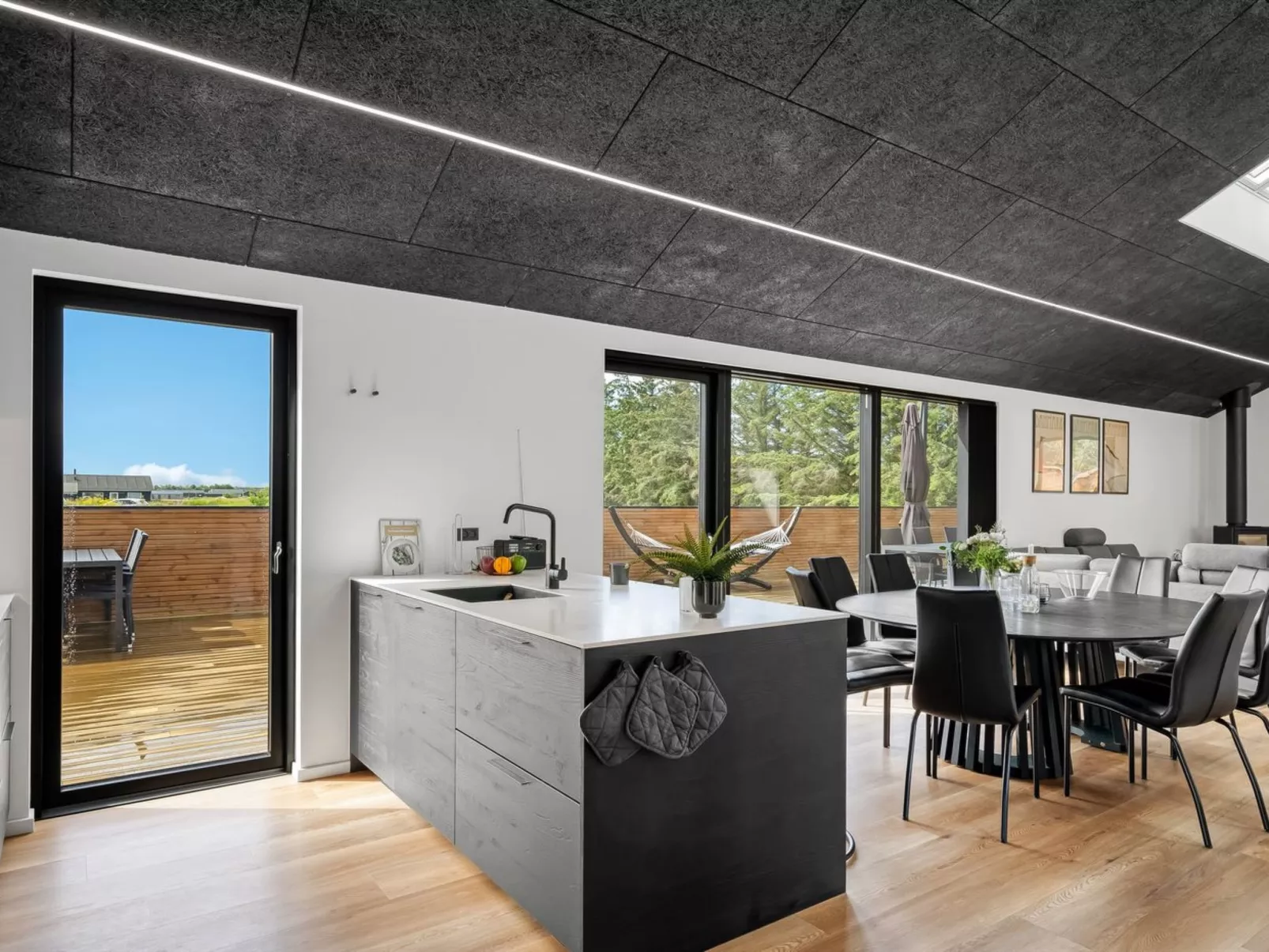 "Udder" - 1.5km from the sea-Binnen