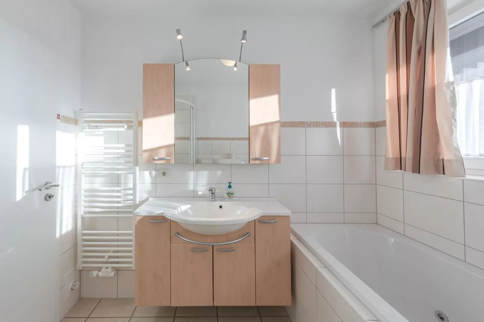 Mitteldeck 494-Badkamer