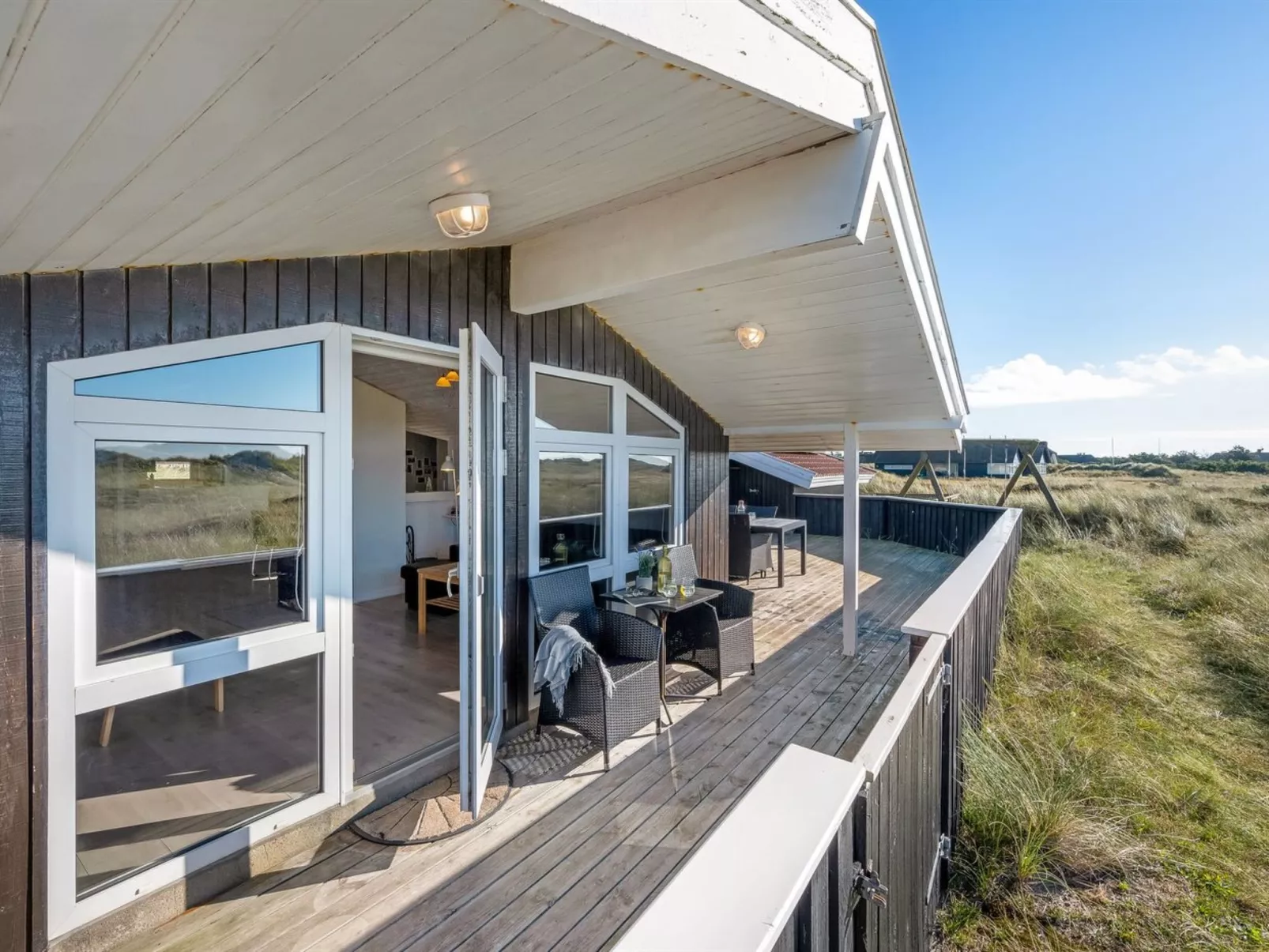 "Jaana" - 10m from the sea-Buiten