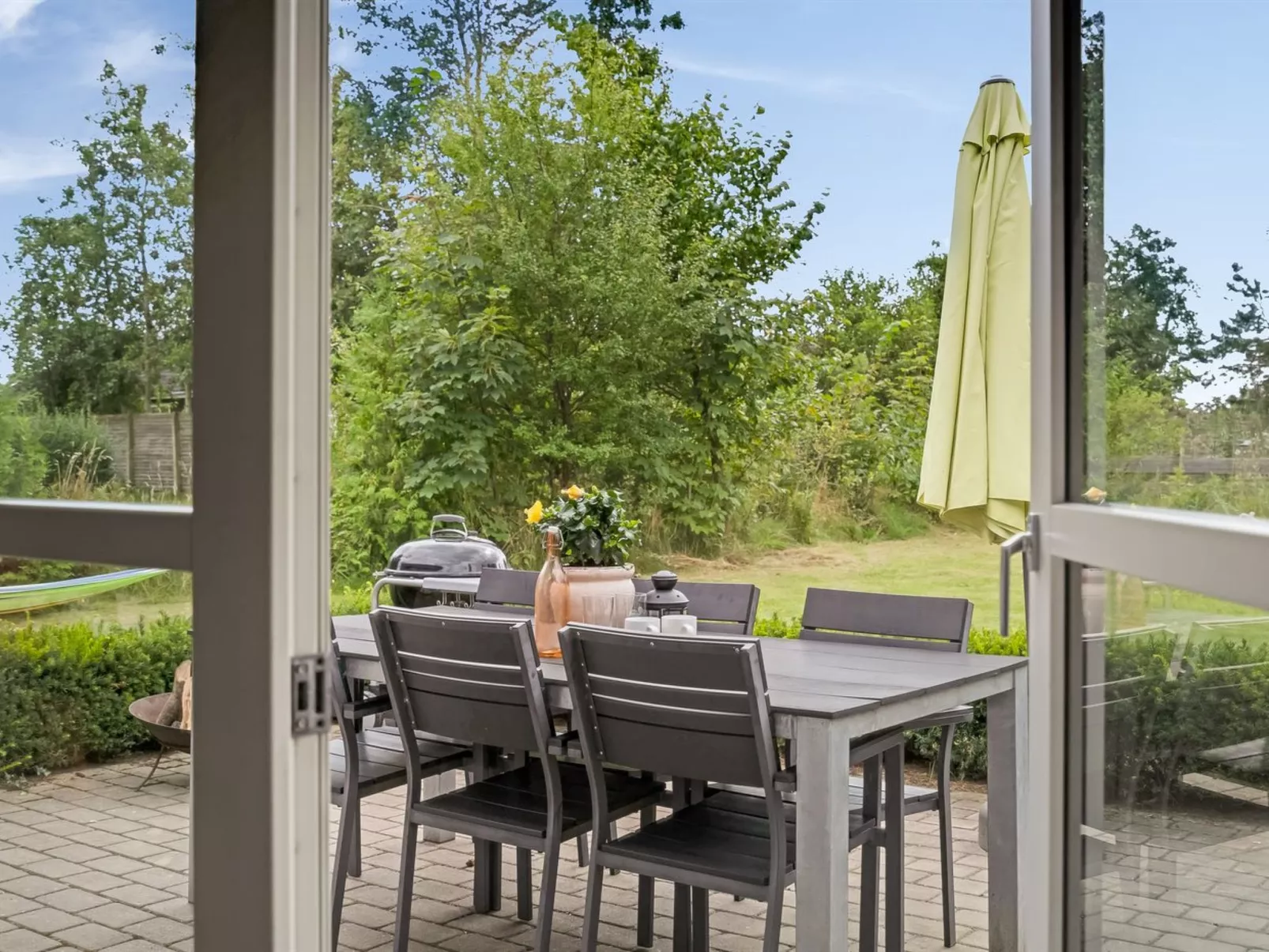 "Nauka" - 400m to the fjord-Buiten