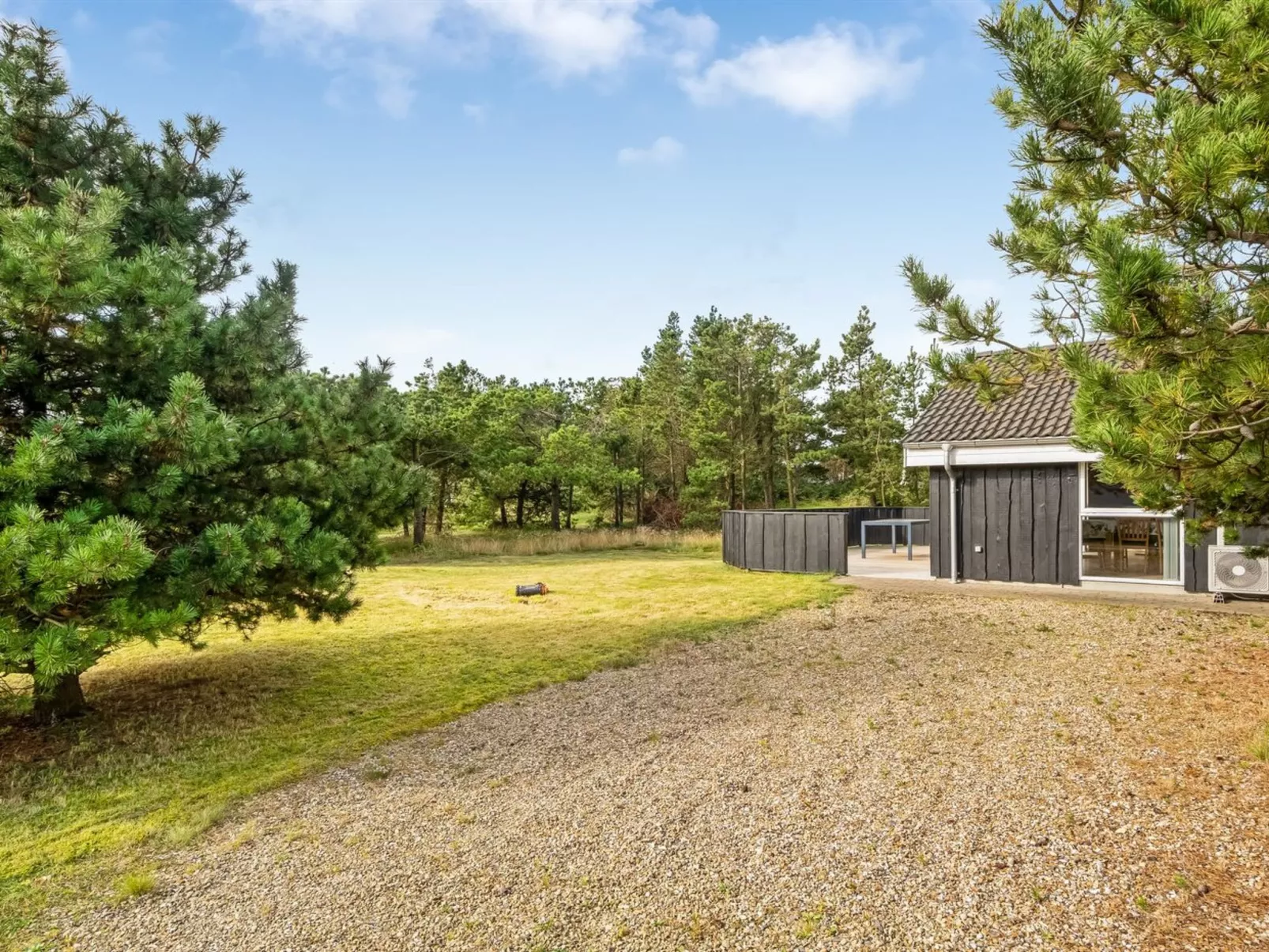 "Skrollan" - 200m to the fjord-Buiten