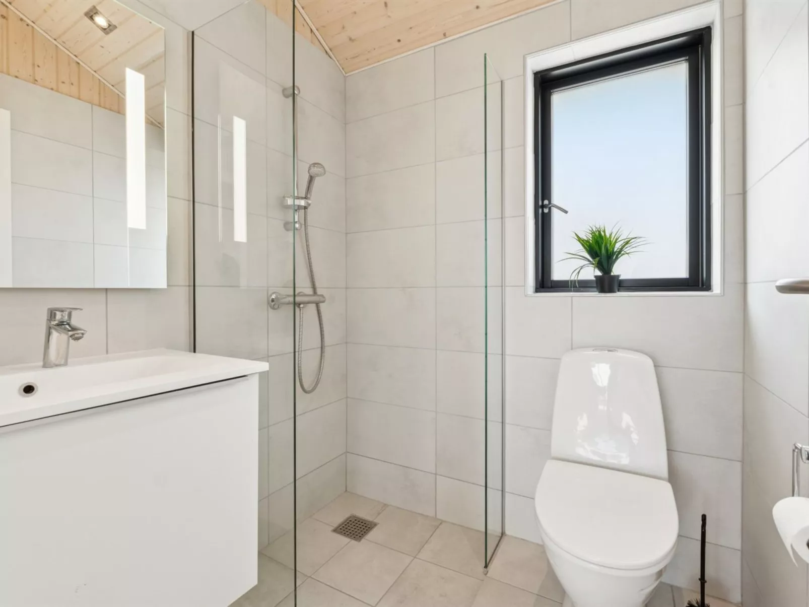 "Viveke" - 10m from the sea-Binnen