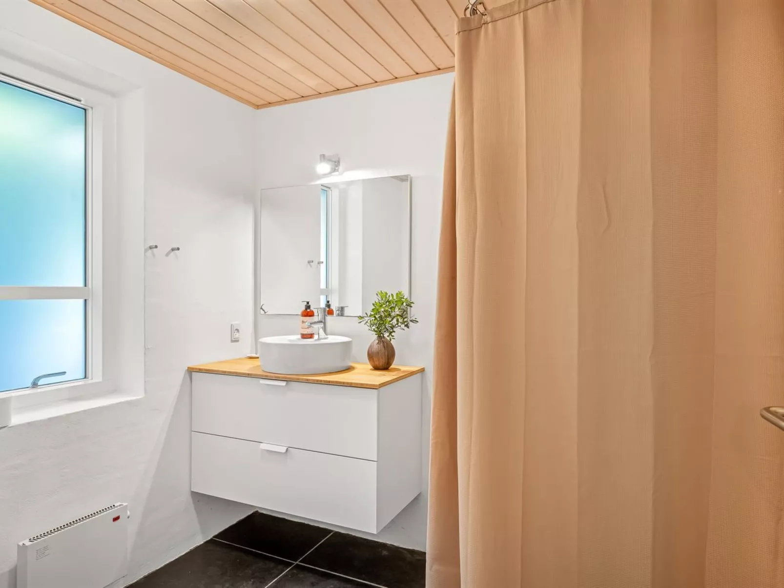 "Trena" - 1.2km to the fjord-Binnen