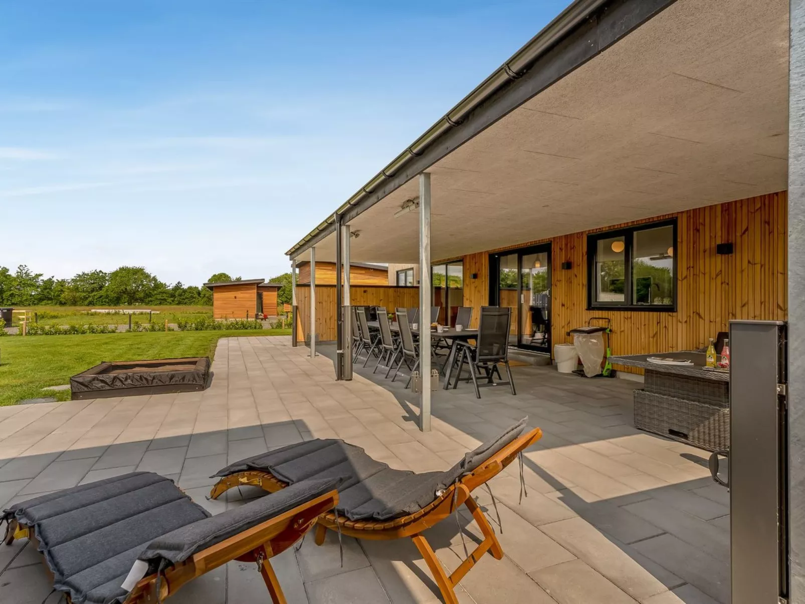 "Elevus" -  from the sea-Buiten