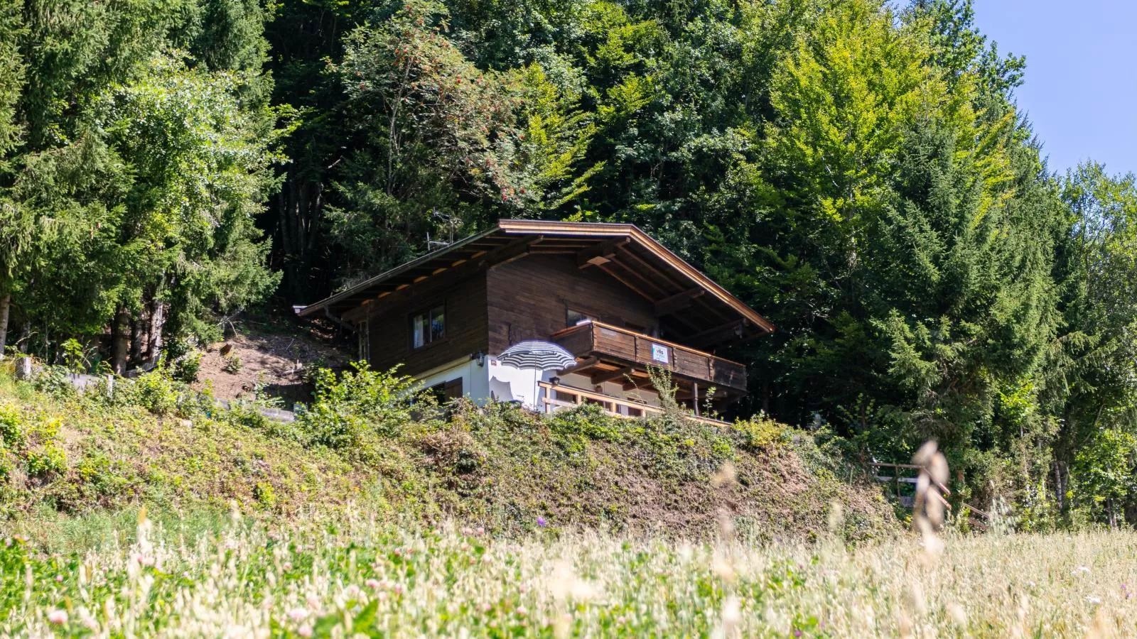 Sonnenhütte oben-Buitenkant zomer