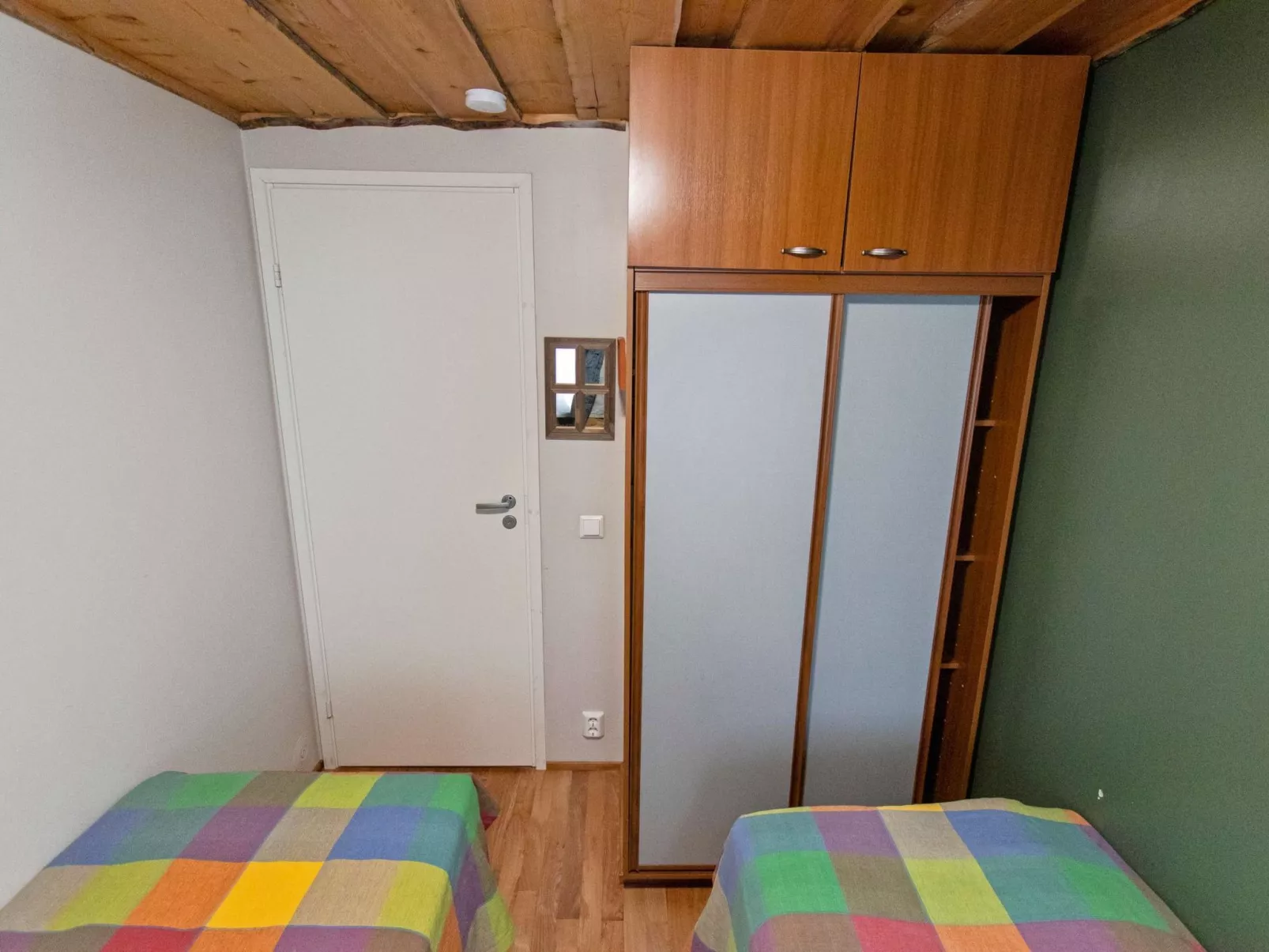 Hankipolku 7b / ukuli-Binnen