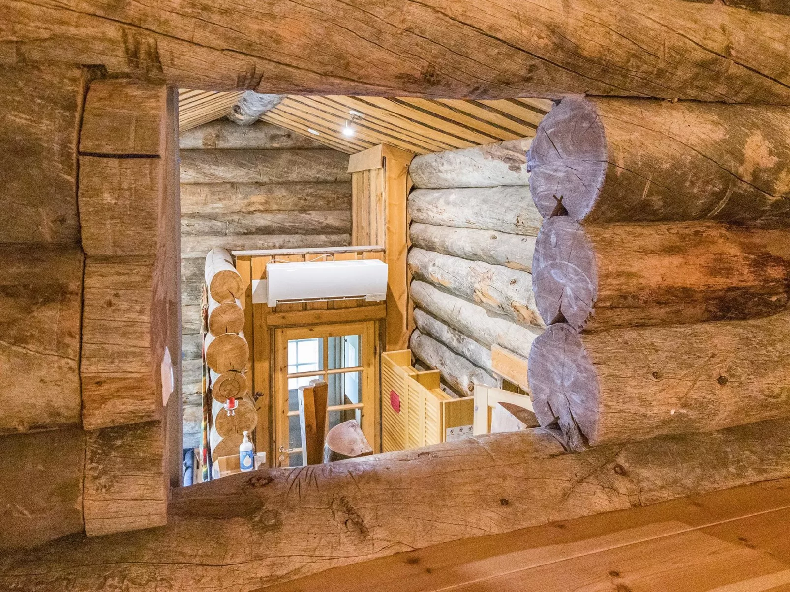 Lomaylläs maja/keloluppo-Binnen