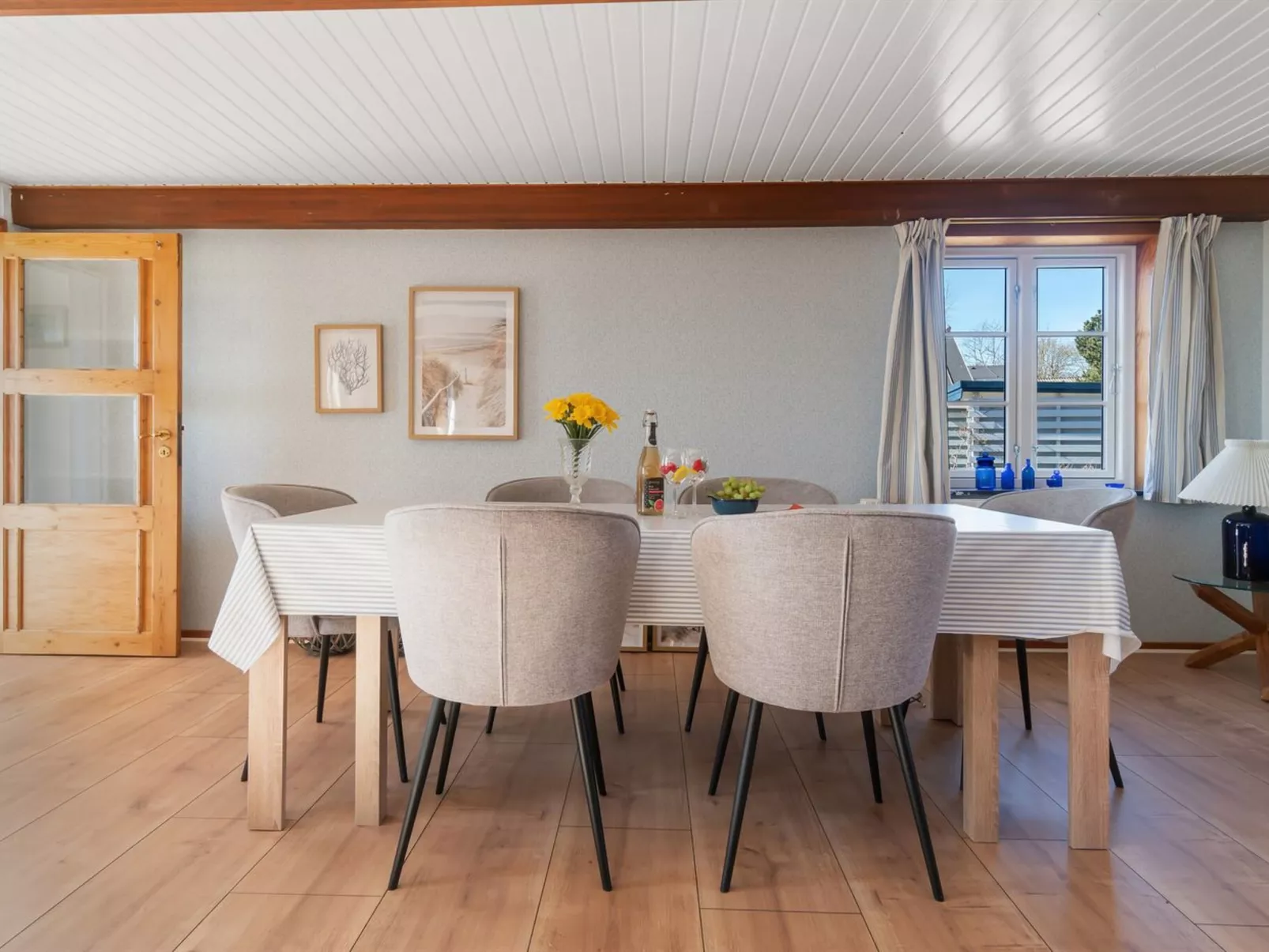 "Hakon" - 40m from the sea-Binnen