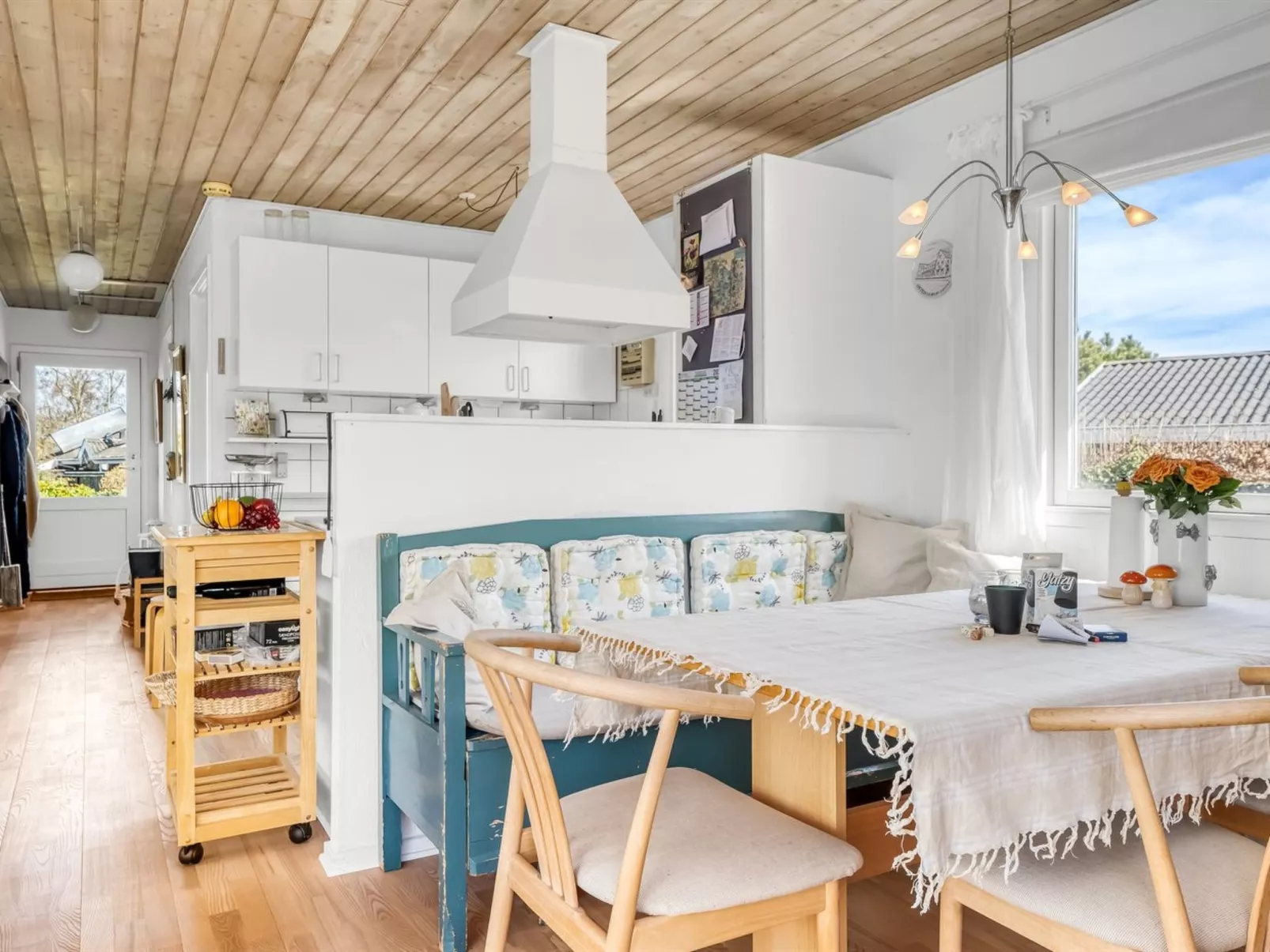 "Bara" -  from the sea-Binnen