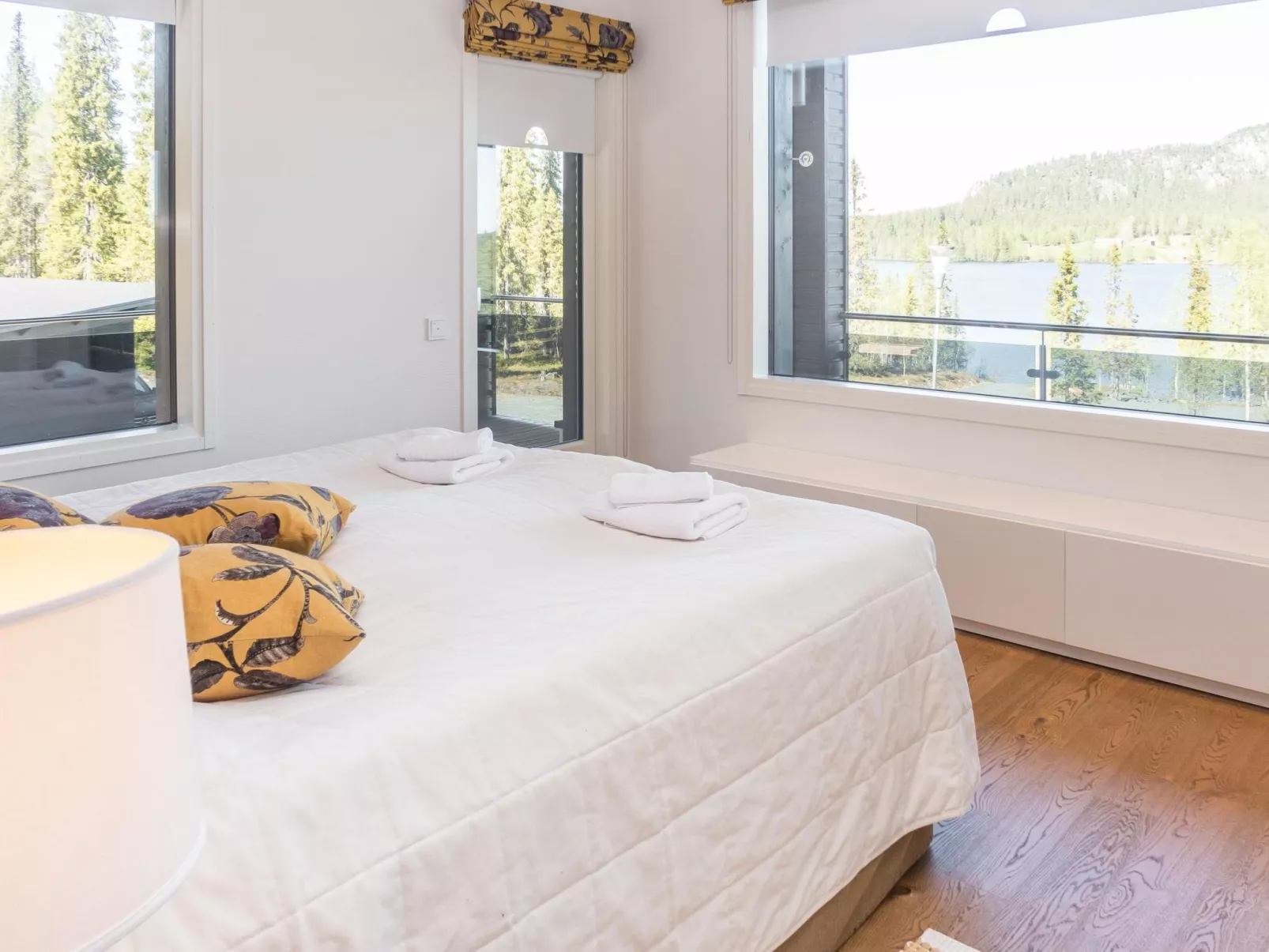 Holy lake chalet b-Binnen